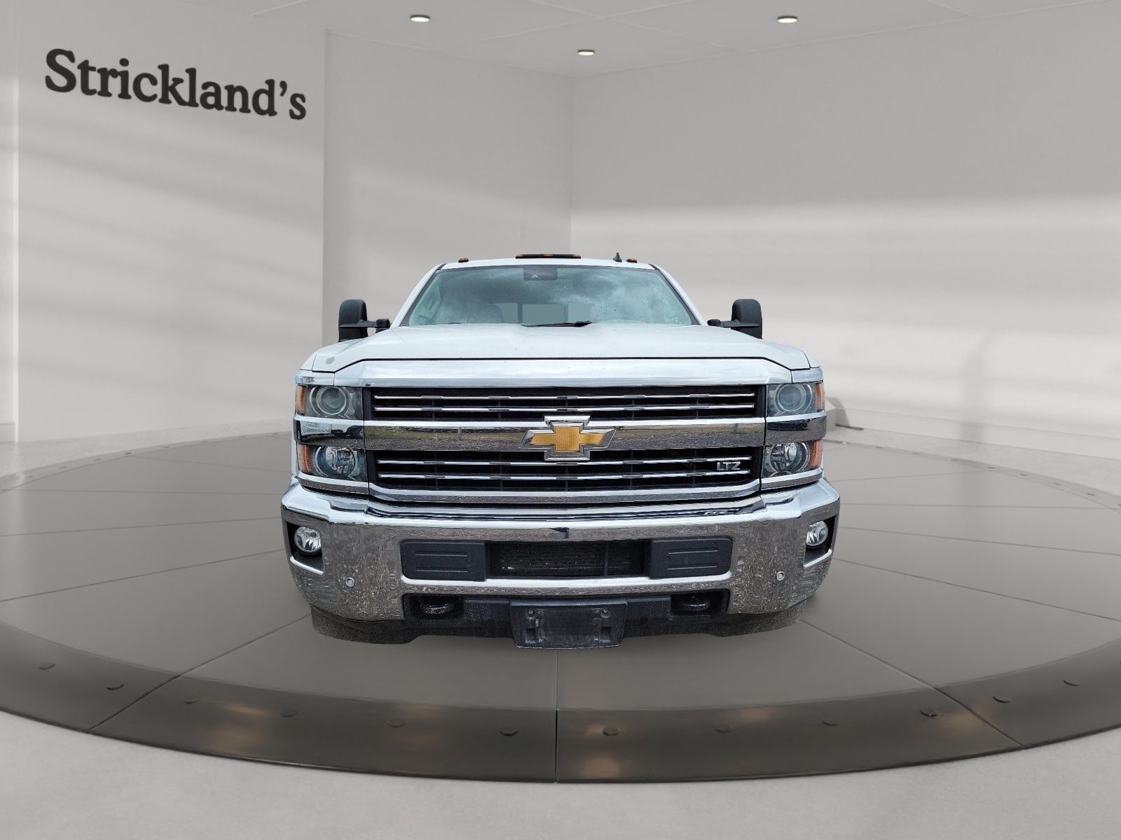 Photo 2015 Chevrolet Silverado 3500 Crew 4x4 LTZ / SRW #2