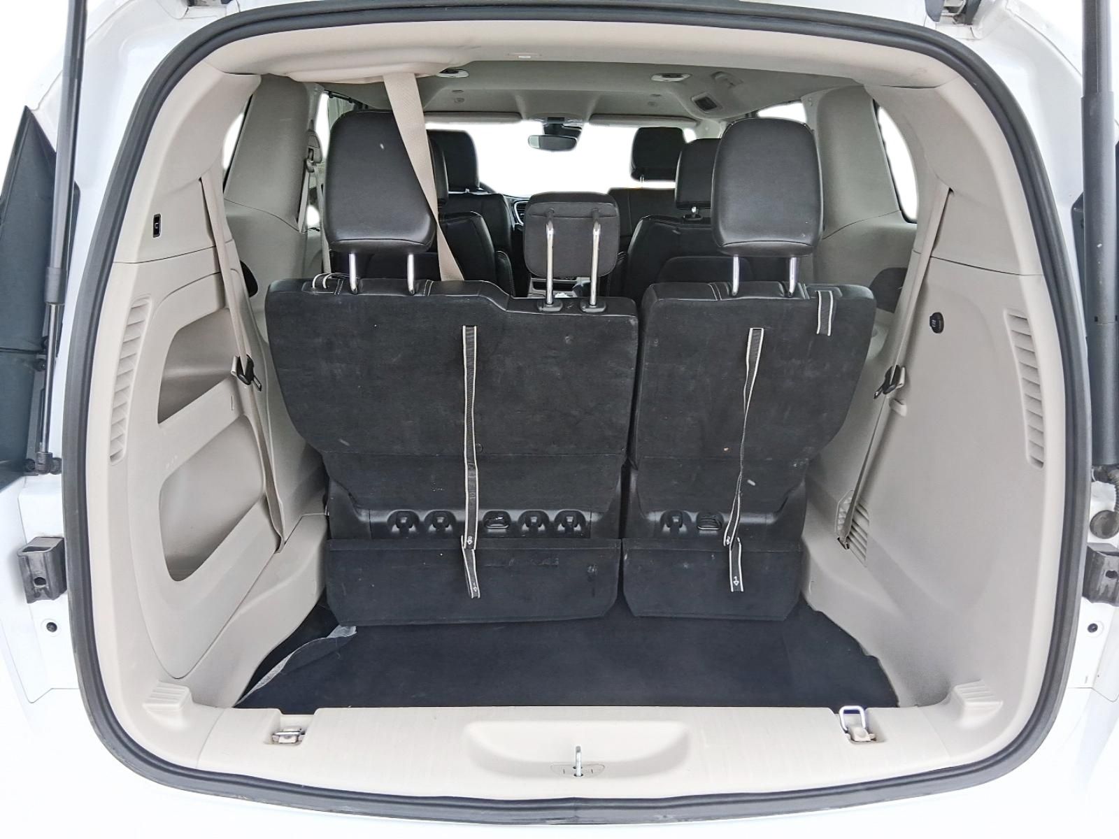 Photo 2024 Chrysler Pacifica Touring-L FWD #6