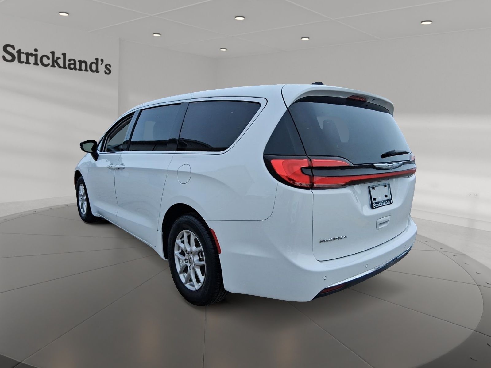 Photo 2024 Chrysler Pacifica Touring-L FWD #4