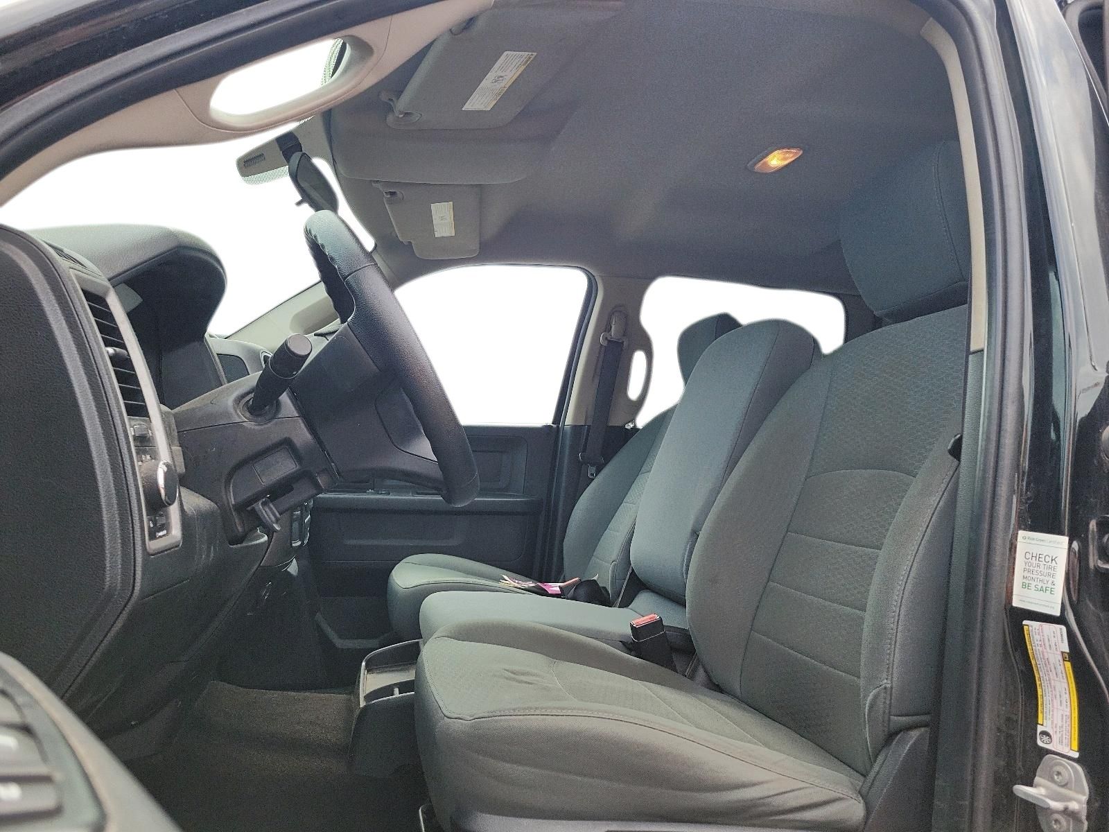 Photo 2015 Ram RAM 1500 Crew Cab 4x4 ST (140.5 WB - 5.7 Box) #8
