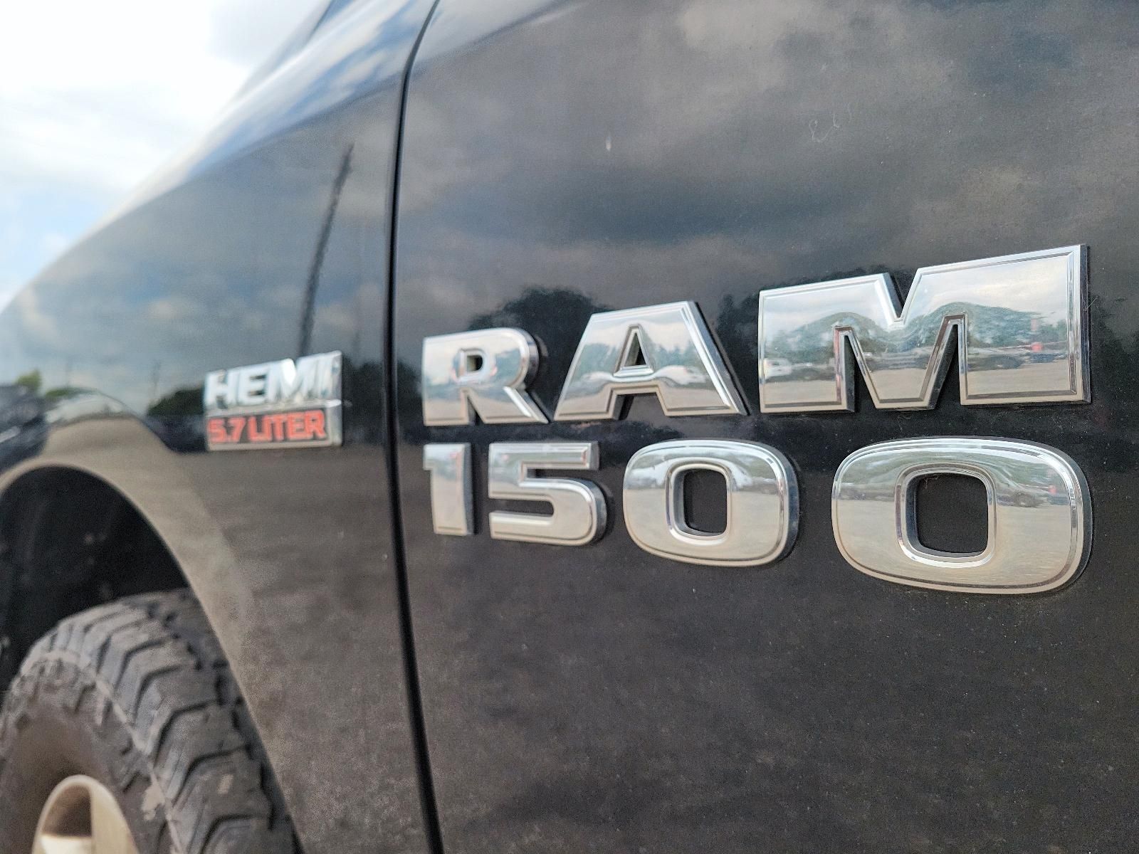 Photo 2015 Ram RAM 1500 Crew Cab 4x4 ST (140.5 WB - 5.7 Box) #6