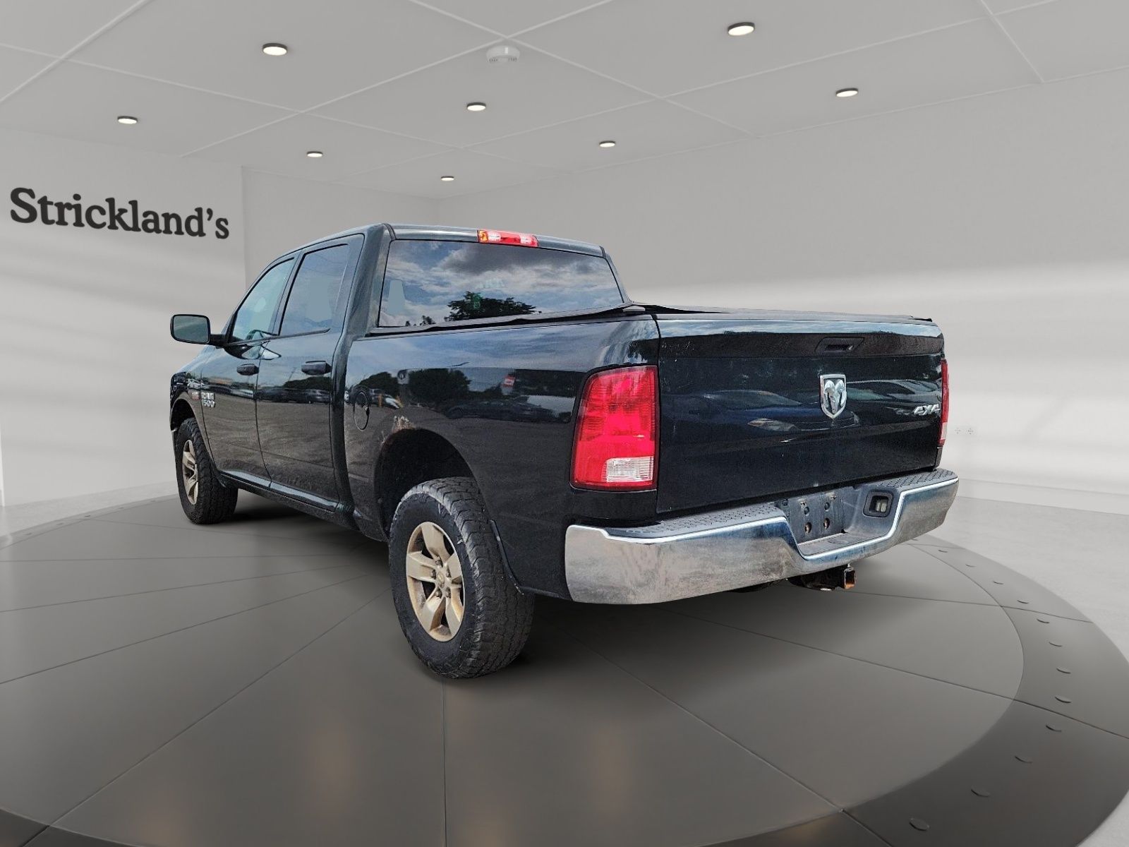 Photo 2015 Ram RAM 1500 Crew Cab 4x4 ST (140.5 WB - 5.7 Box) #4