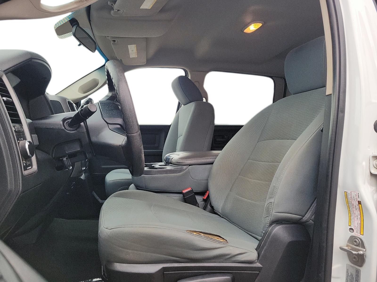 Photo 2017 Ram RAM 1500 Crew Cab 4x4 ST (140.5 WB - 5.7 Box) #7