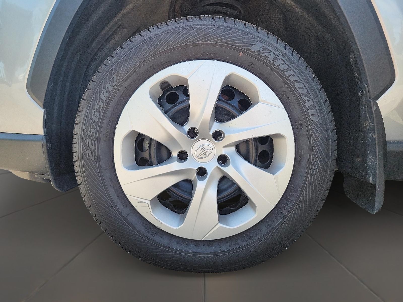 Photo 2025 Toyota RAV4 LE AWD #7