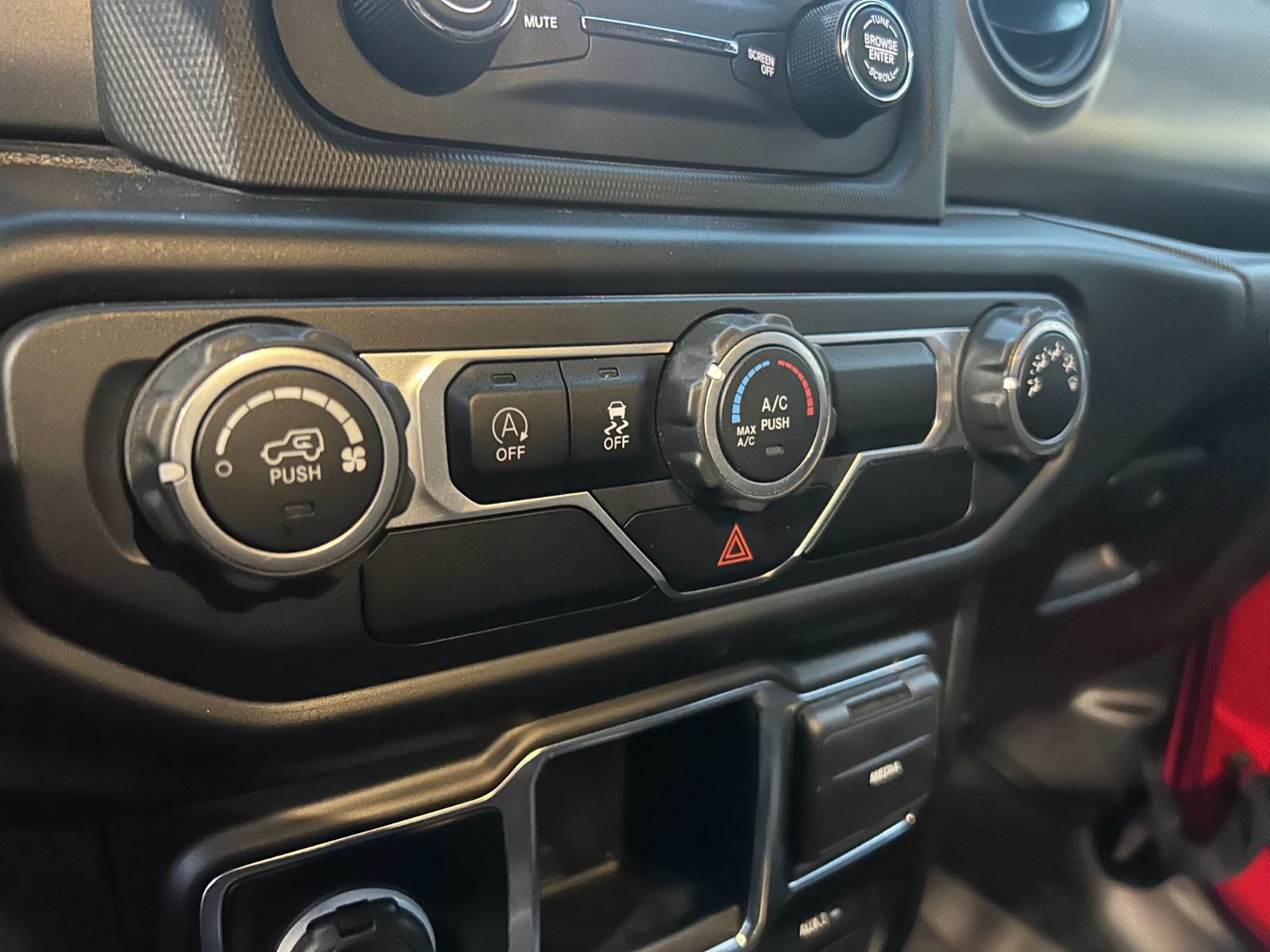 2020 Jeep Wrangler in Dorval, Quebec