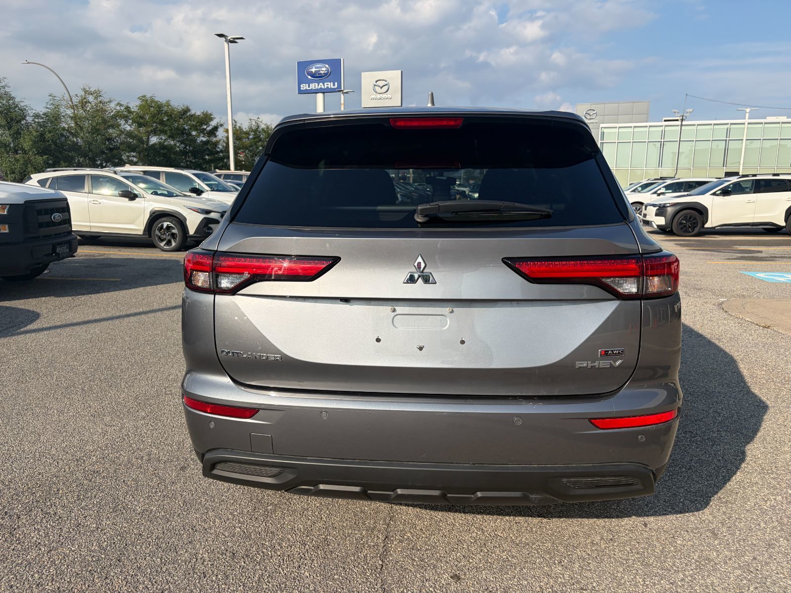Mitsubishi Outlander PHEV  2023