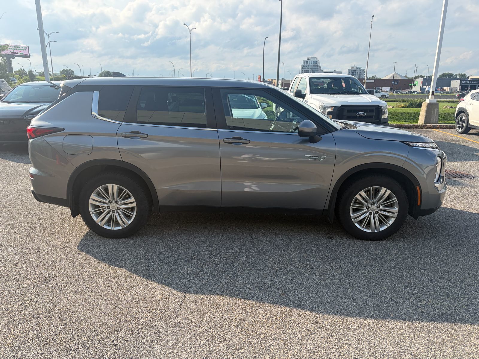 Mitsubishi Outlander PHEV  2023