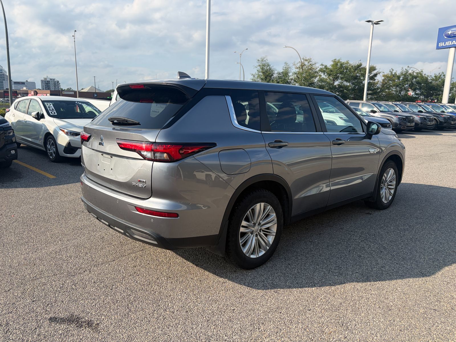 Mitsubishi Outlander PHEV  2023