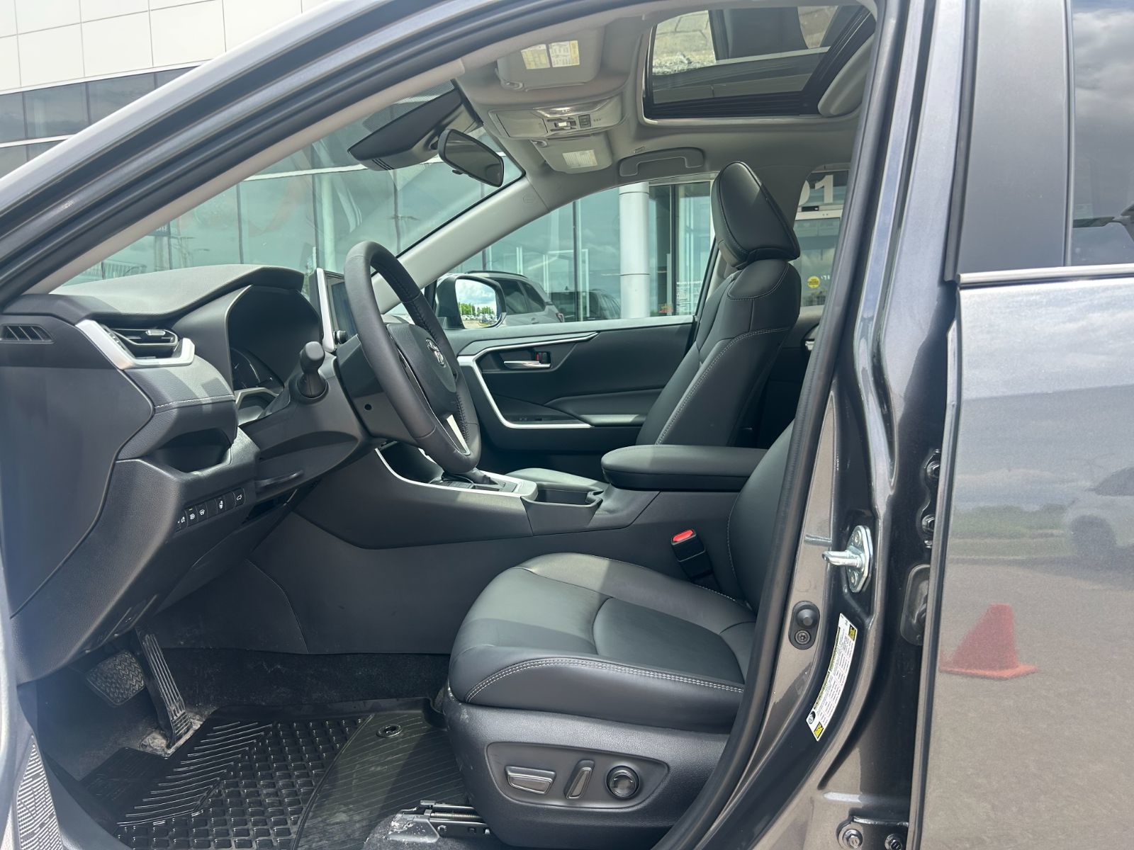 Toyota RAV4  2023 à Dorval, Québec