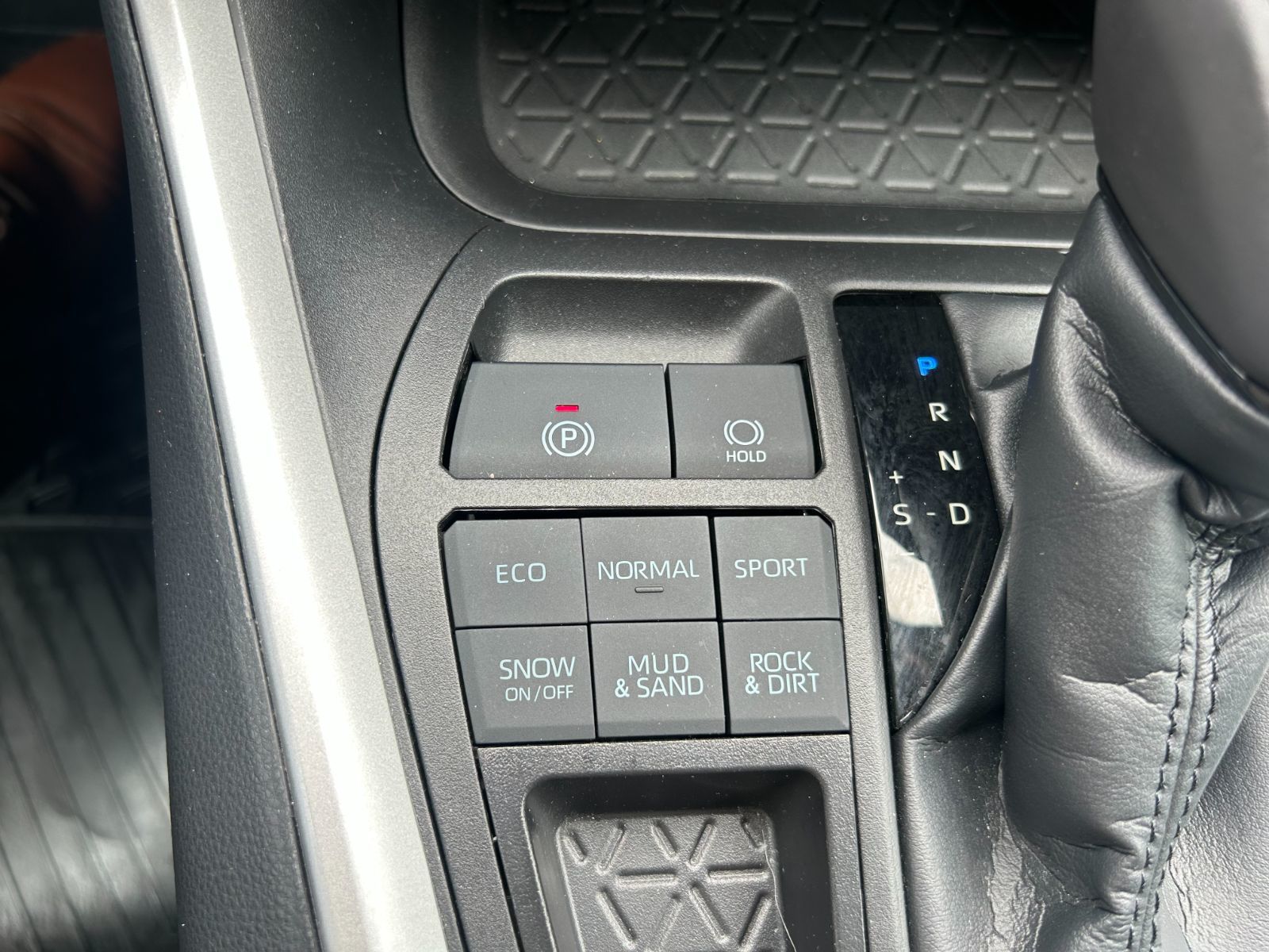 Toyota RAV4  2023 à Dorval, Québec