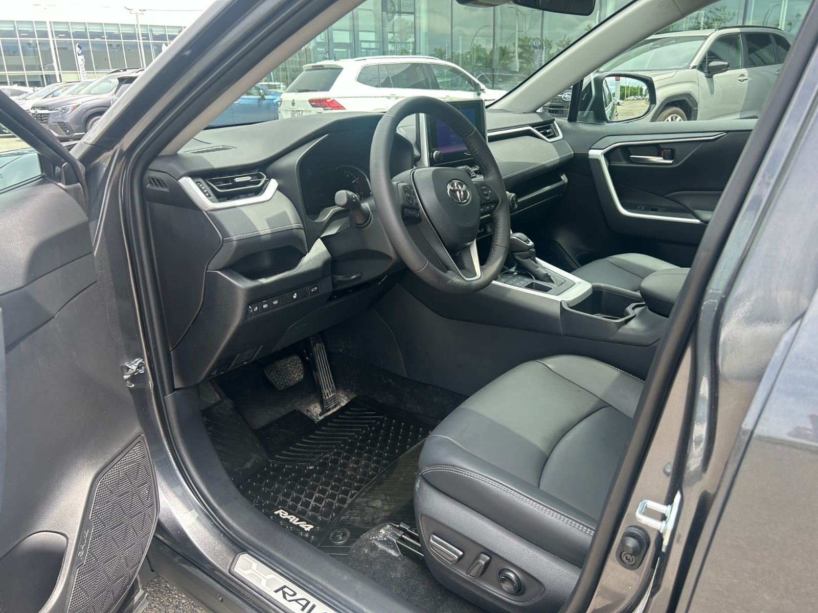 Toyota RAV4  2023 à Dorval, Québec