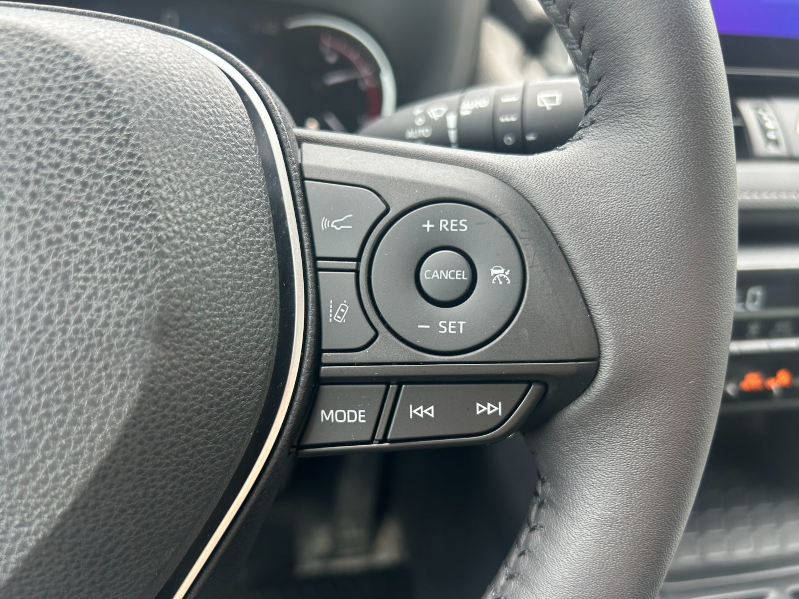 Toyota RAV4  2023 à Dorval, Québec