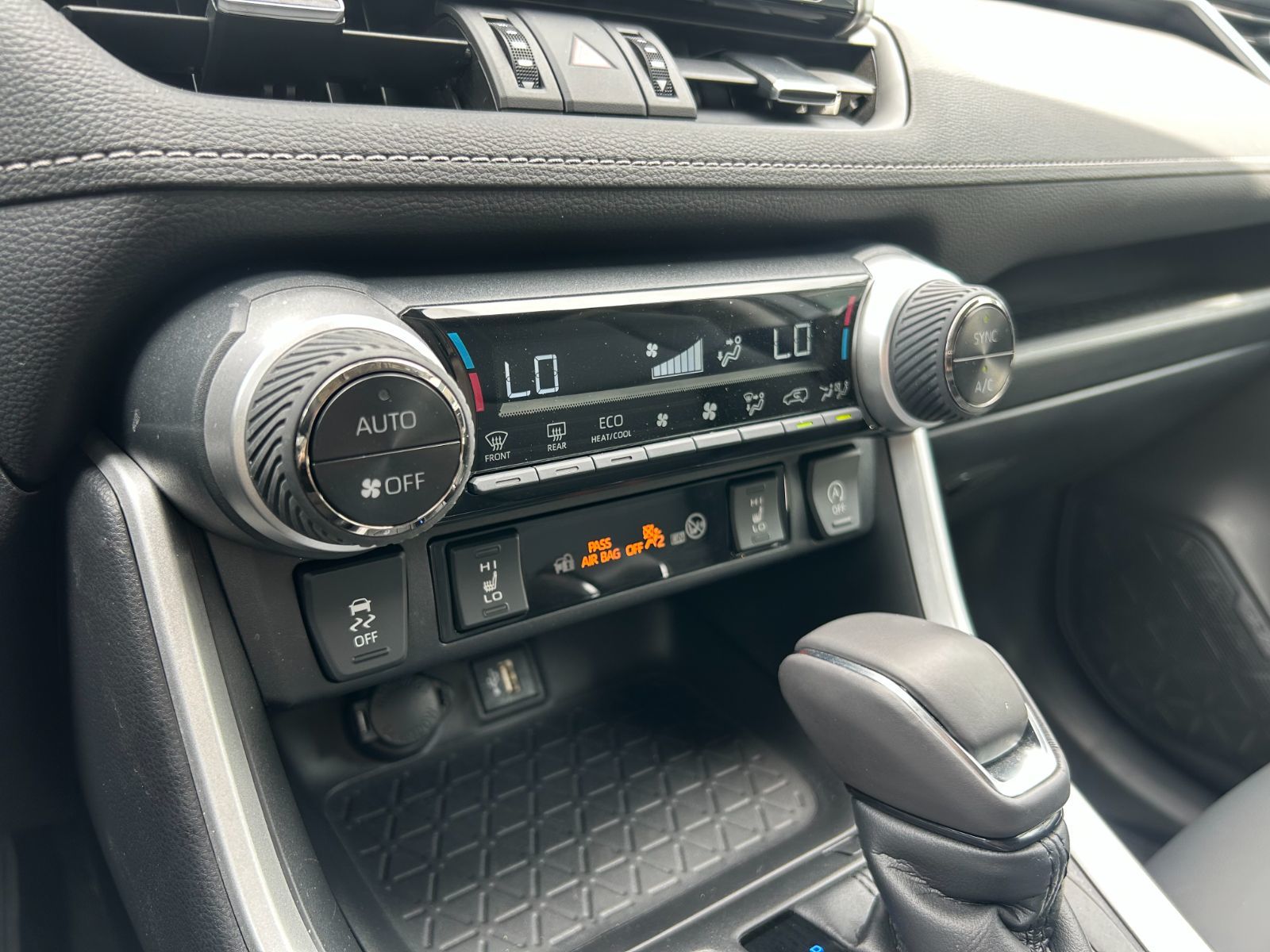 Toyota RAV4  2023 à Dorval, Québec