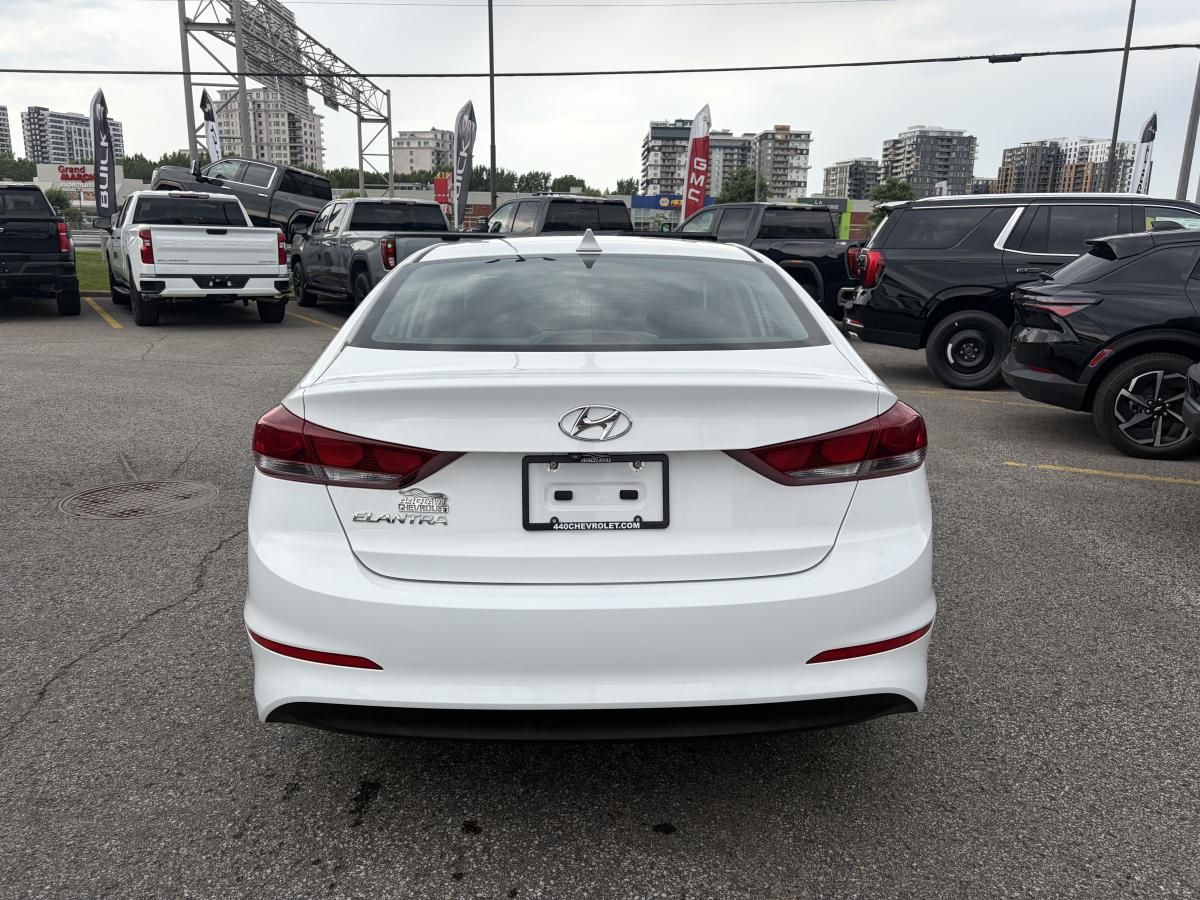 Photo Hyundai Elantra GL 2018 #5