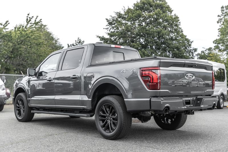Photo 2026 Ford F-150 Lightning Lariat #8