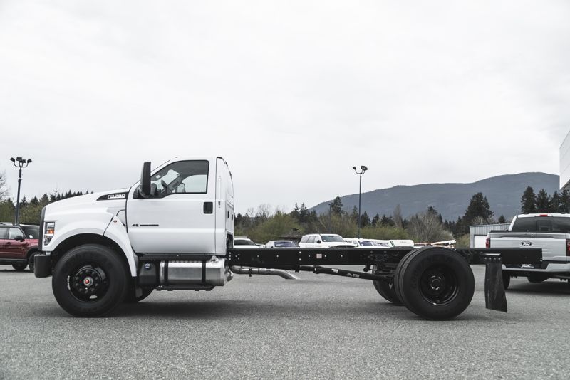Photo 2027 Ford Super Duty F-750 Straight Frame REGULAR CAB DOCK HGT #8