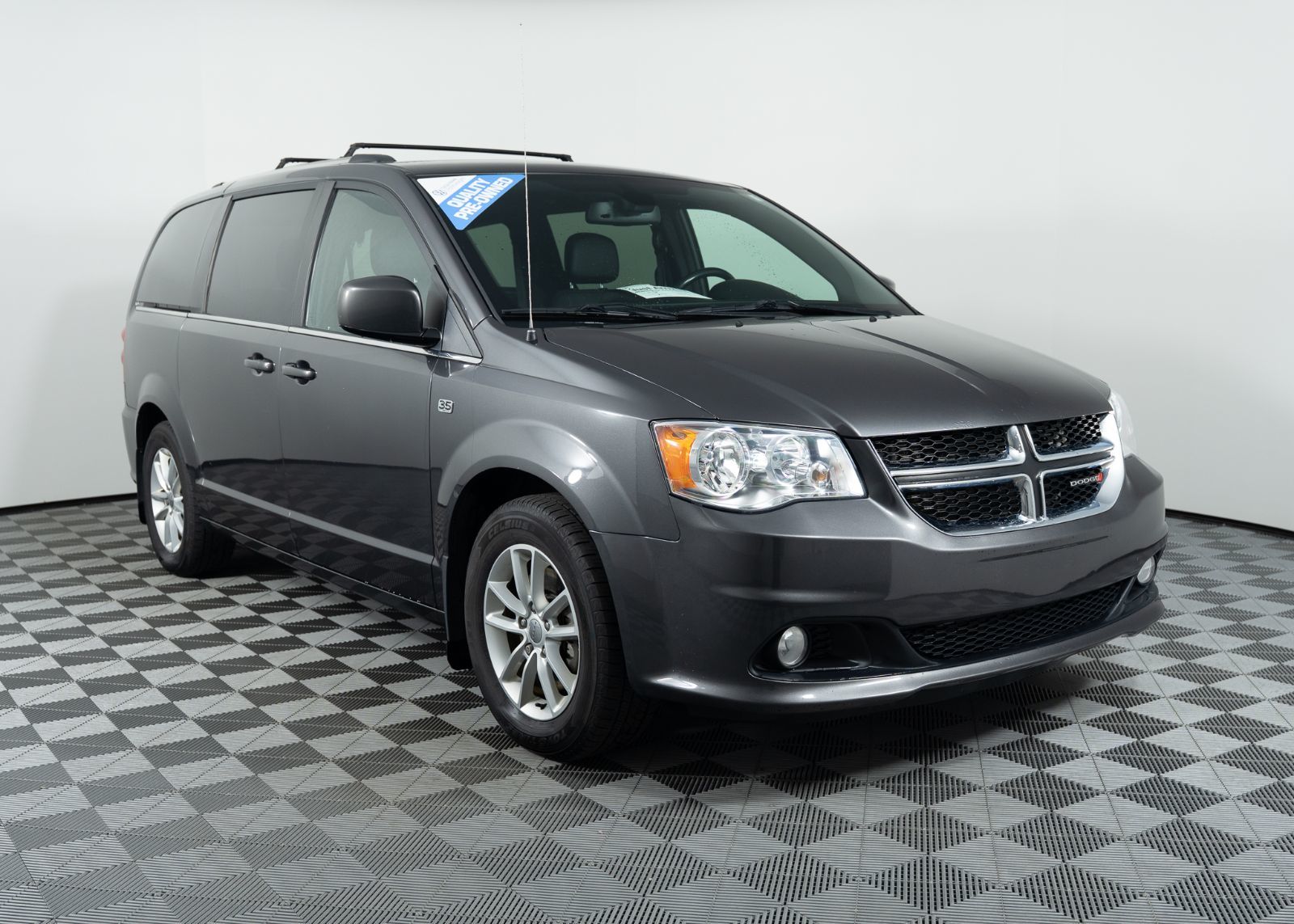 Photo 2019 Dodge Grand Caravan 35th Anniversary #3