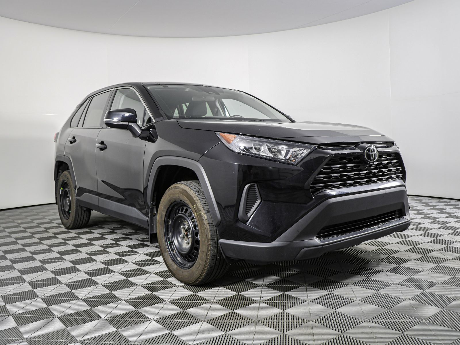 Photo 2024 Toyota RAV4 LE #3