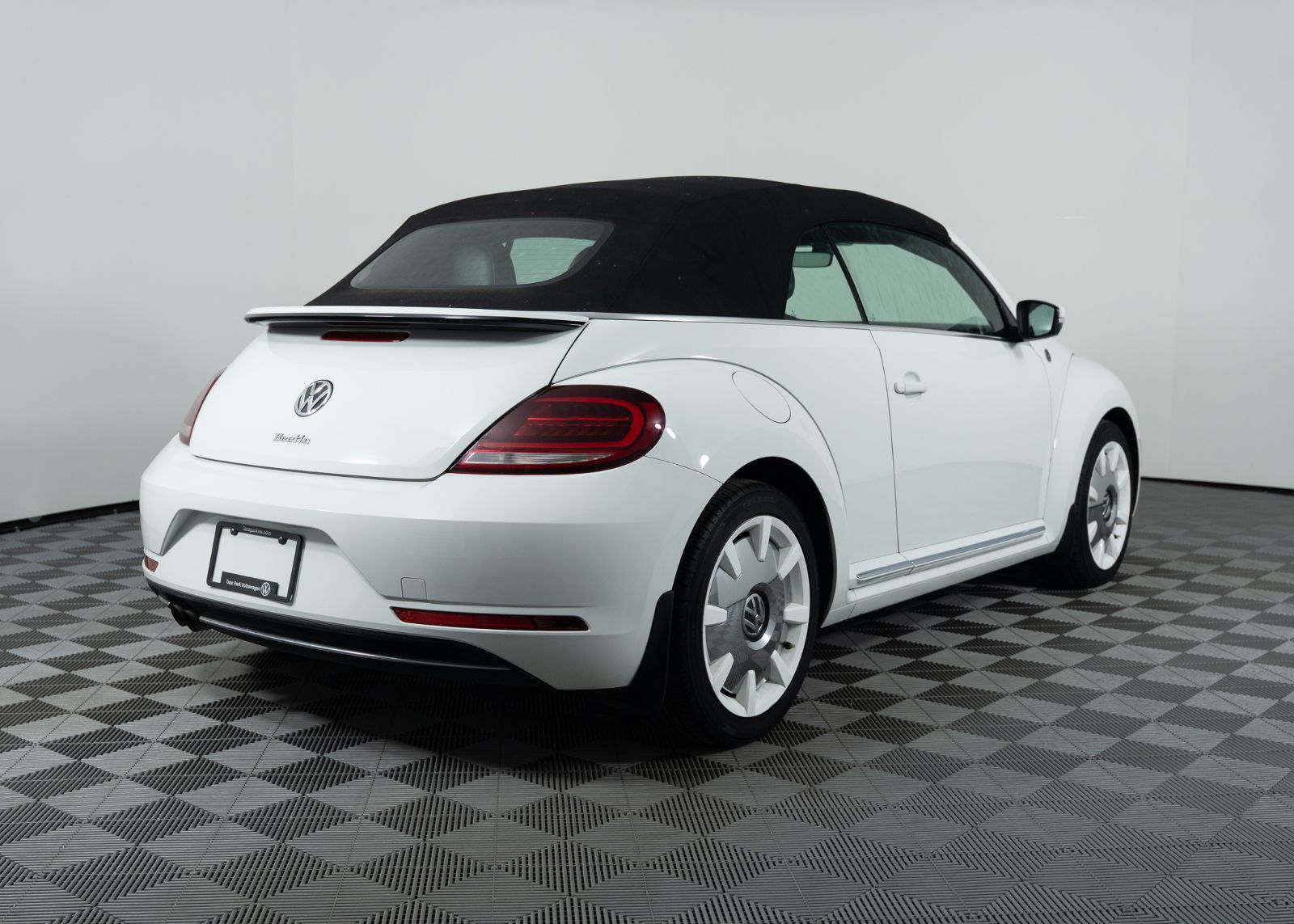 Photo 2019 Volkswagen Beetle Convertible Wolfsburg Edition #6