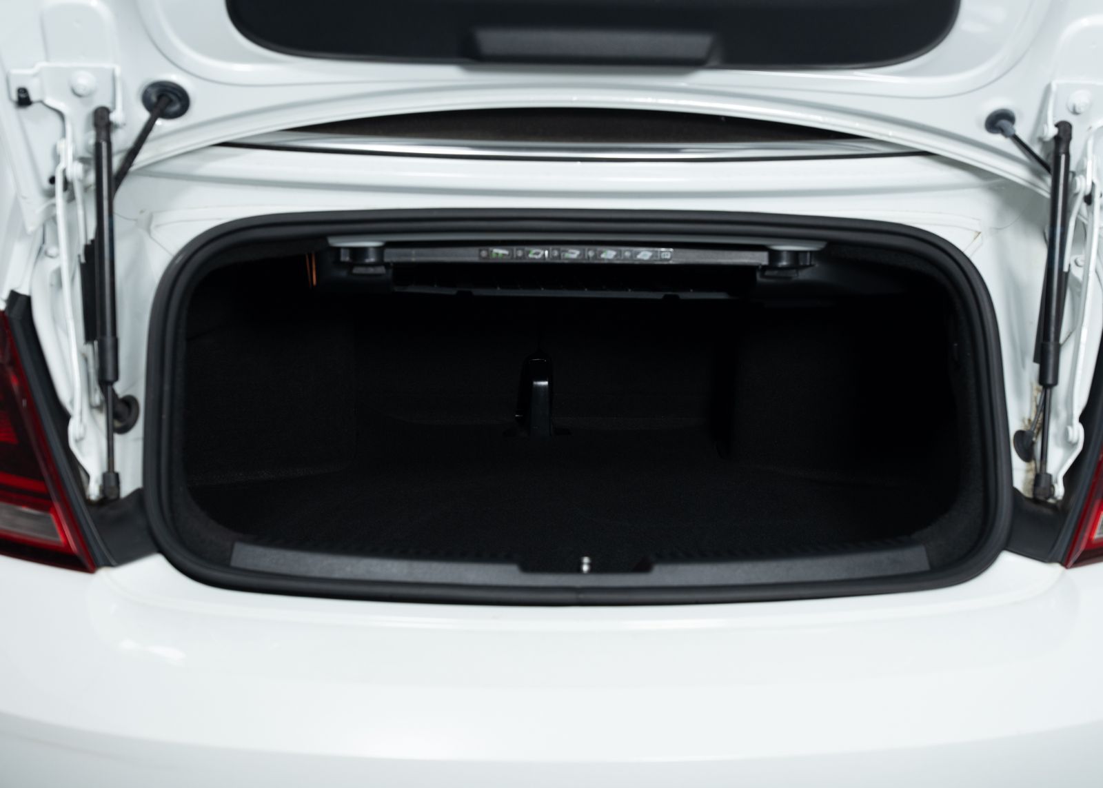 Photo 2019 Volkswagen Beetle Convertible Wolfsburg Edition #8