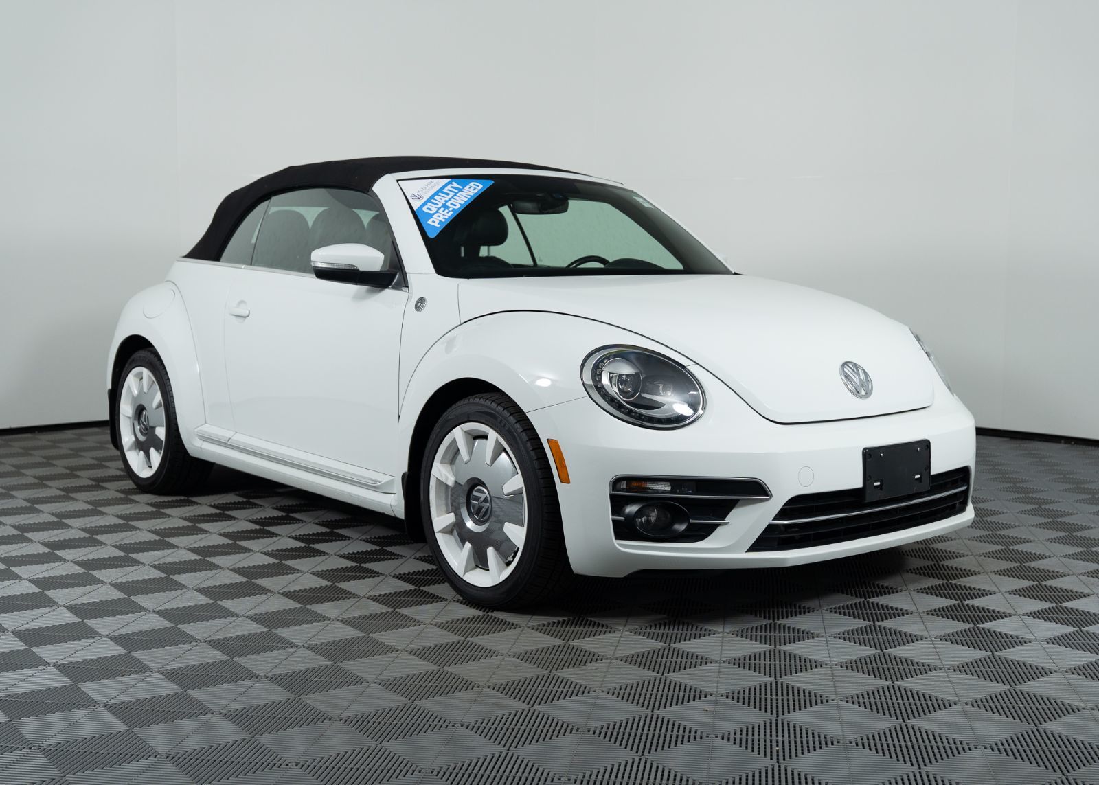 Photo 2019 Volkswagen Beetle Convertible Wolfsburg Edition #3