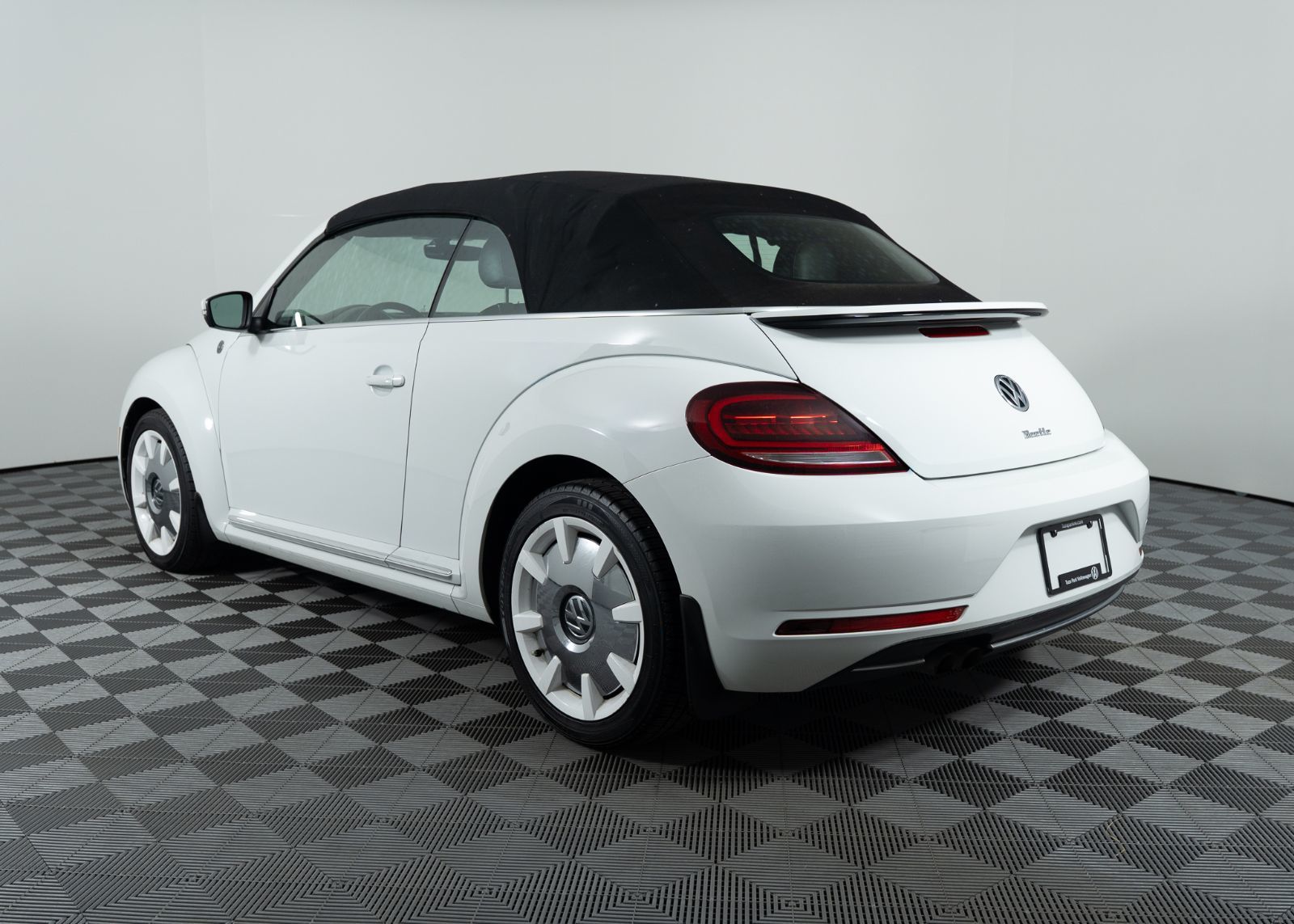 Photo 2019 Volkswagen Beetle Convertible Wolfsburg Edition #4