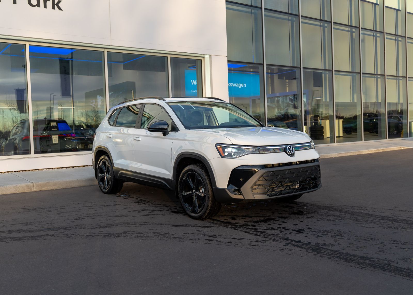 Photo 2026 Volkswagen Taos Comfortline Black Edition 4MOTION #3
