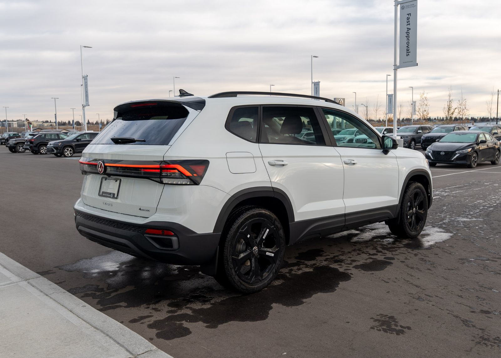 Photo 2026 Volkswagen Taos Comfortline Black Edition 4MOTION #5