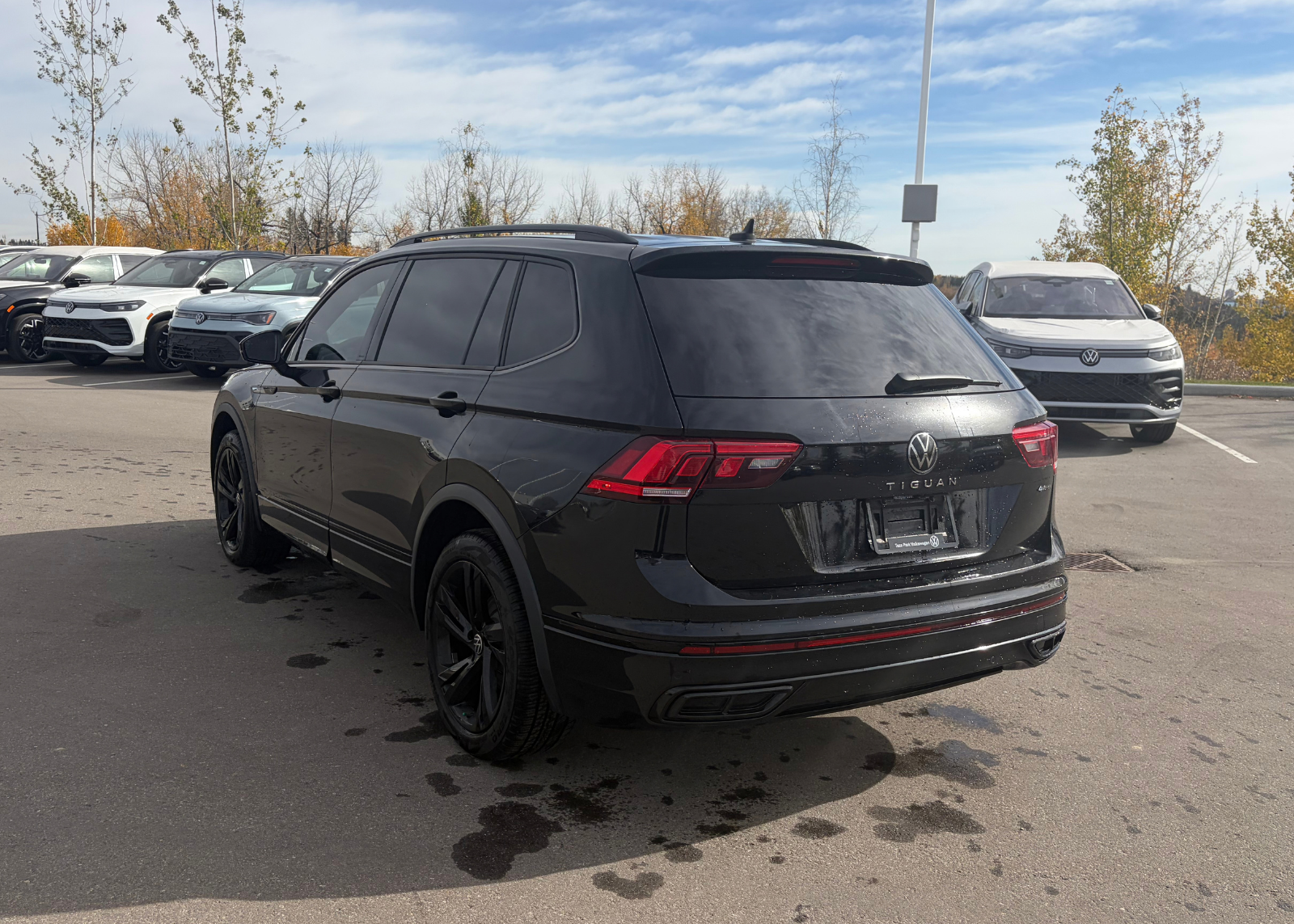 Photo 2024 Volkswagen Tiguan Comfortline R-Line Black Edition #5