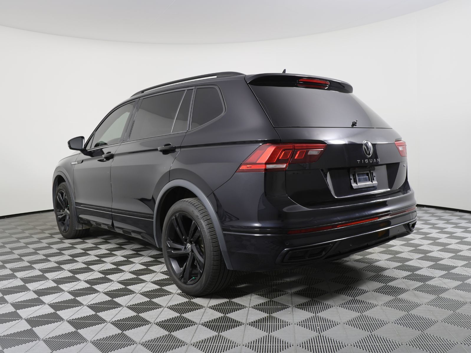 Photo 2024 Volkswagen Tiguan Comfortline R-Line Black Edition #7