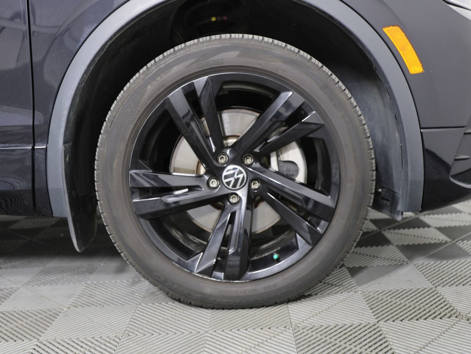 Photo 2024 Volkswagen Tiguan Comfortline R-Line Black Edition #4