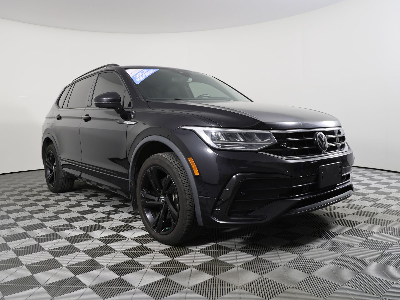 Photo 2024 Volkswagen Tiguan Comfortline R-Line Black Edition #3
