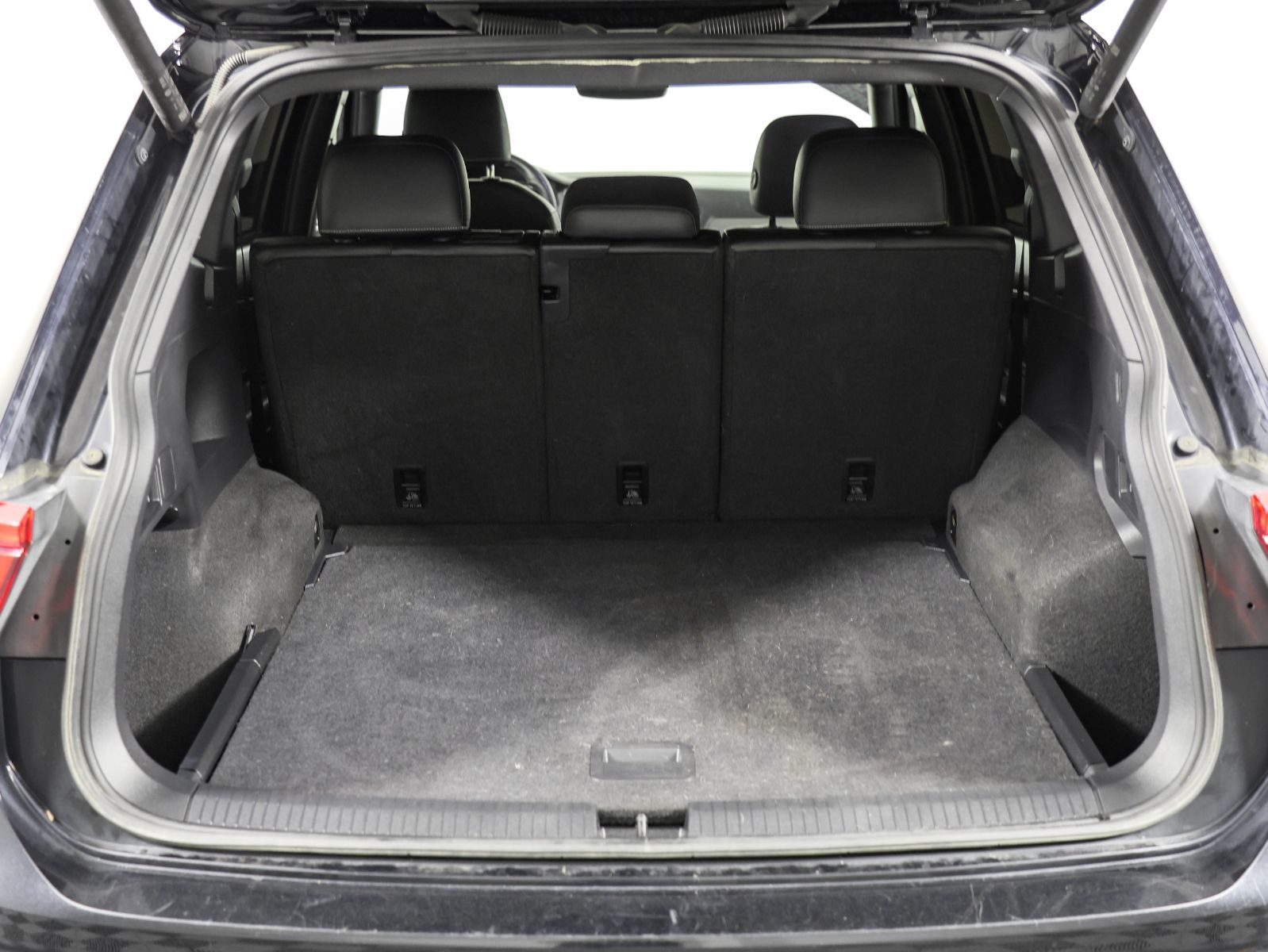 Photo 2024 Volkswagen Tiguan Comfortline R-Line Black Edition #8