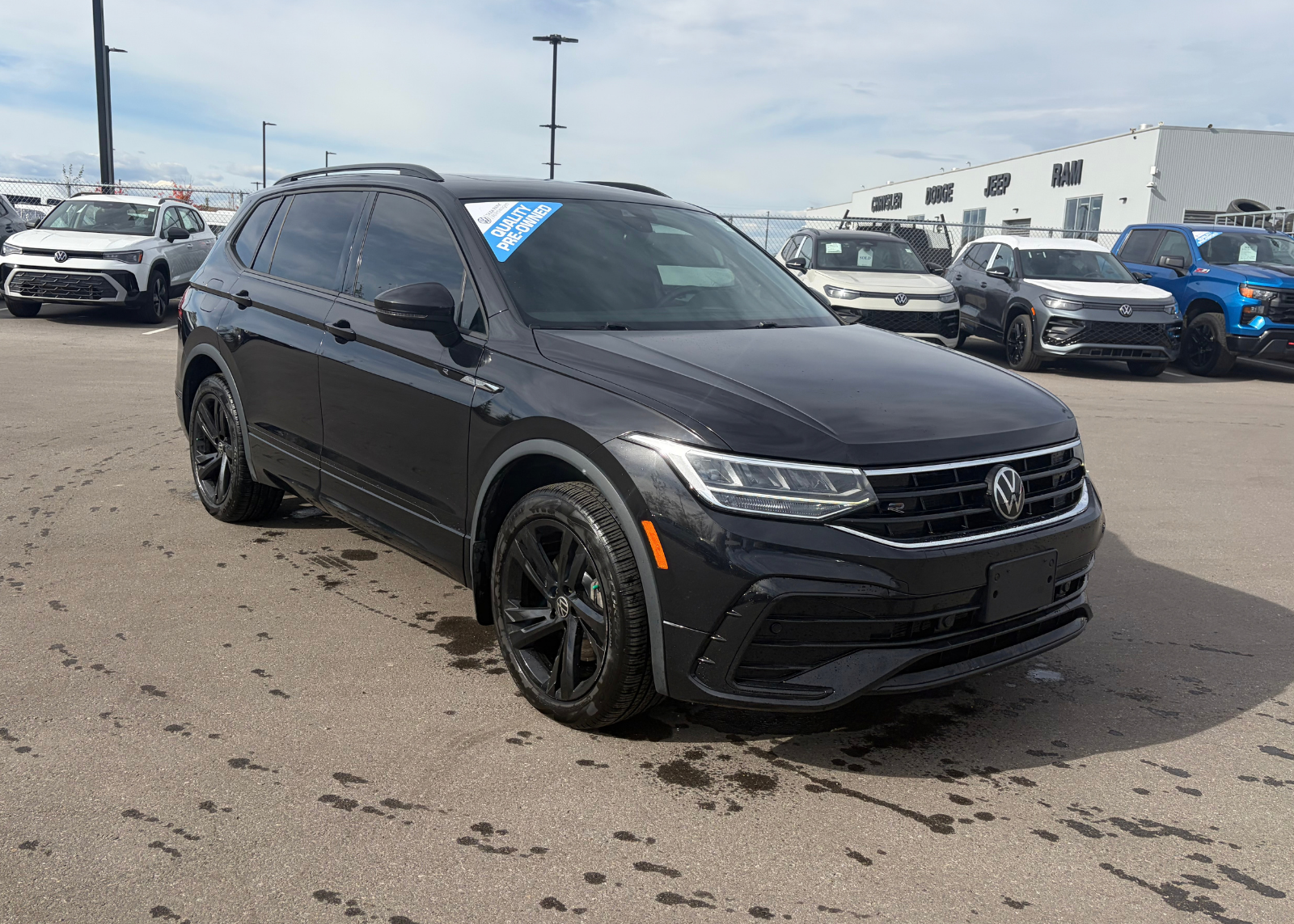 Photo 2024 Volkswagen Tiguan Comfortline R-Line Black Edition #3