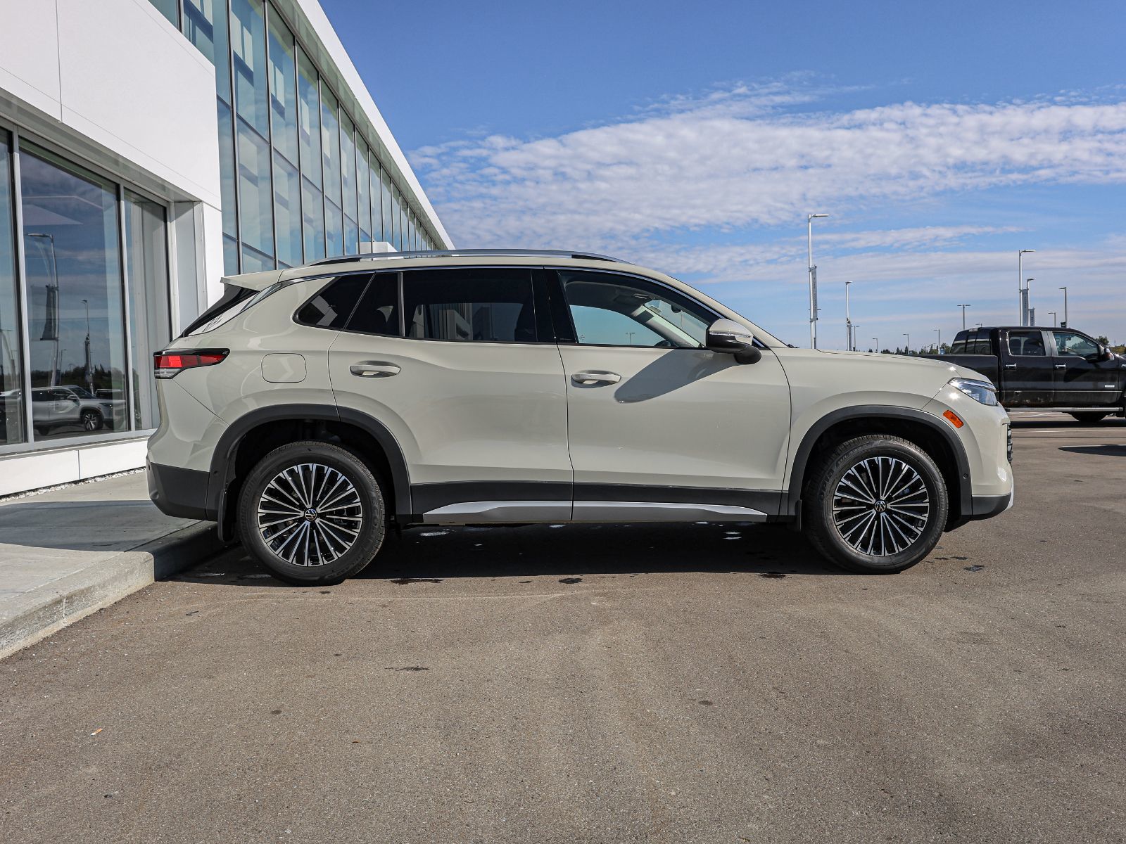 Photo 2026 Volkswagen Tiguan Comfortline 4MOTION #4