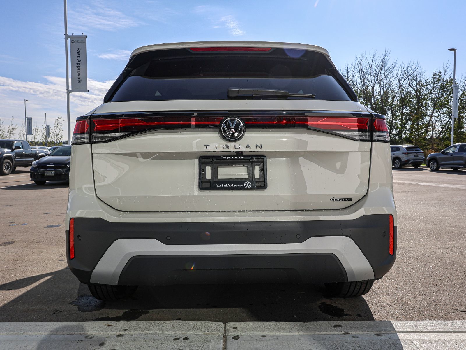 Photo 2026 Volkswagen Tiguan Comfortline 4MOTION #6