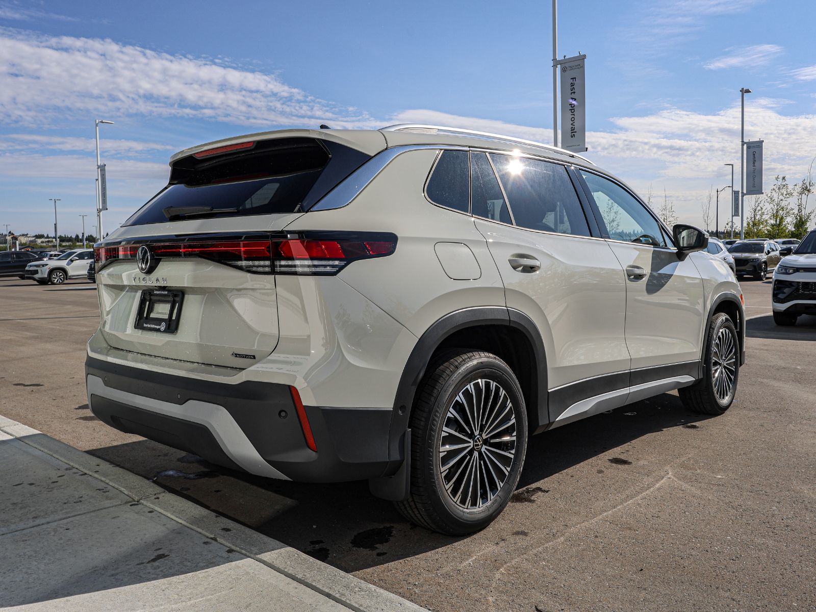 Photo 2026 Volkswagen Tiguan Comfortline 4MOTION #5