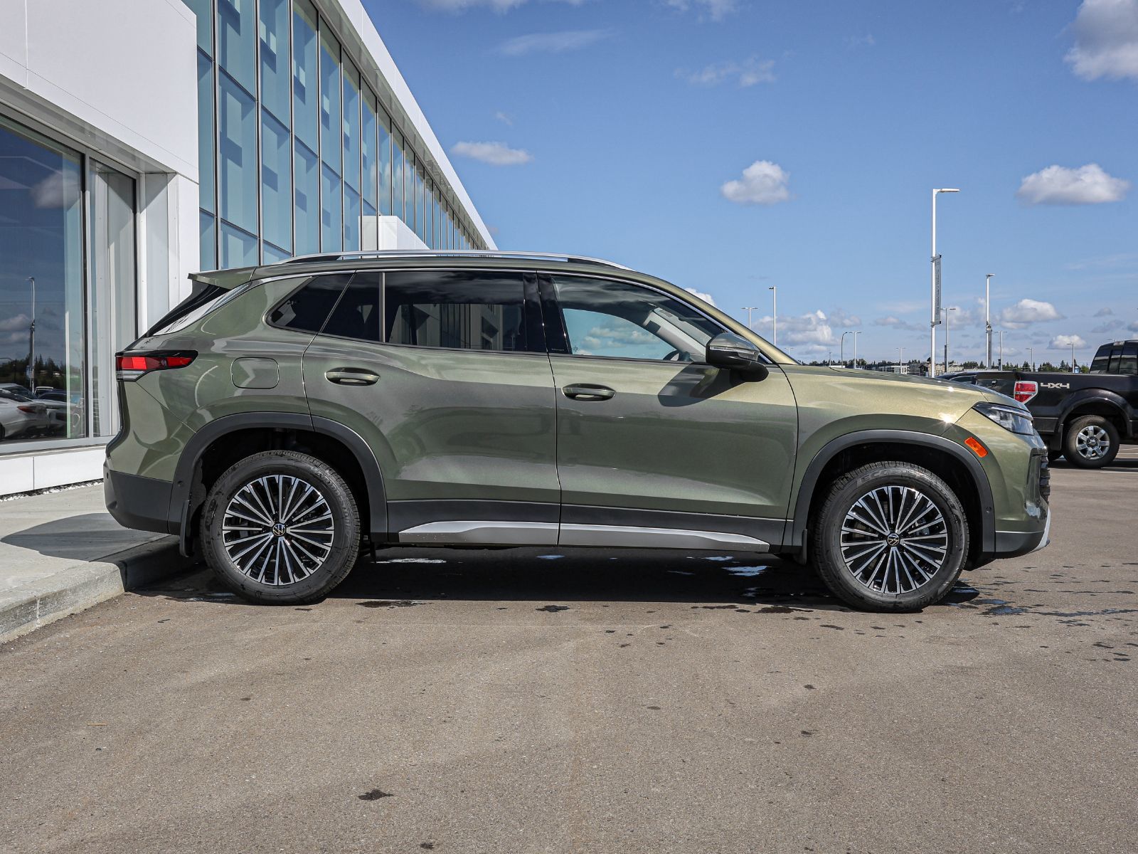 Photo 2026 Volkswagen Tiguan Comfortline 4MOTION #3