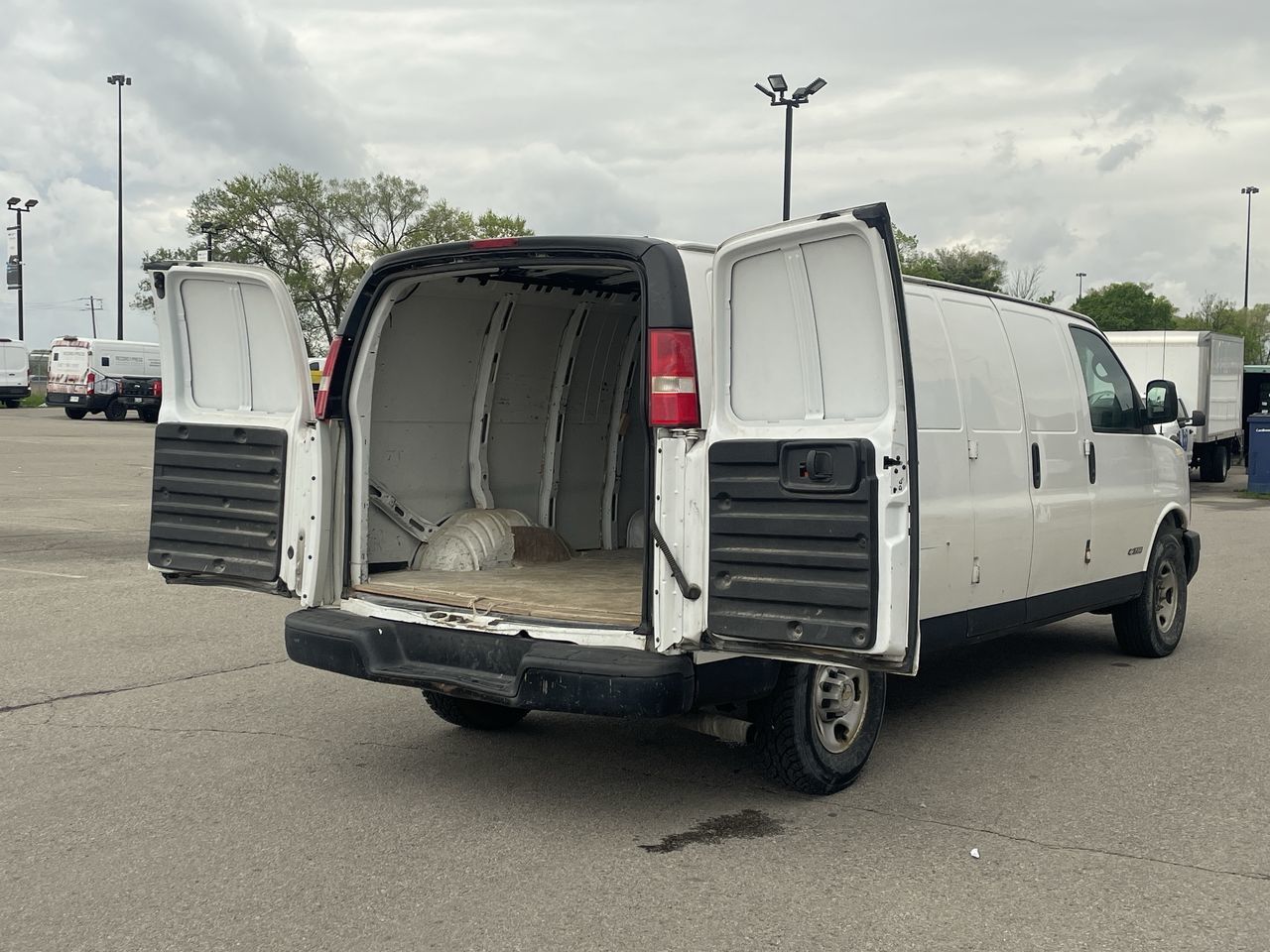 2004 Chevrolet Express 3500 in Toronto, Ontario