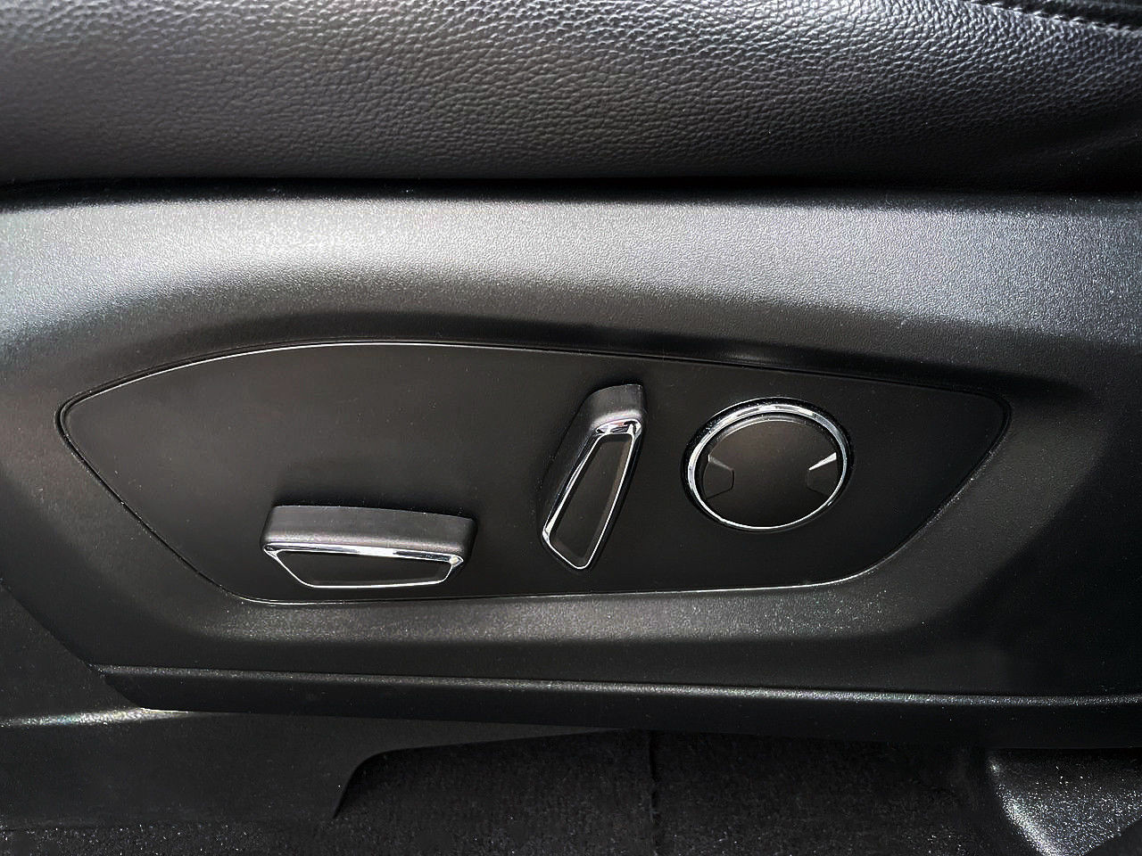 2020 Ford Explorer in Toronto, Ontario