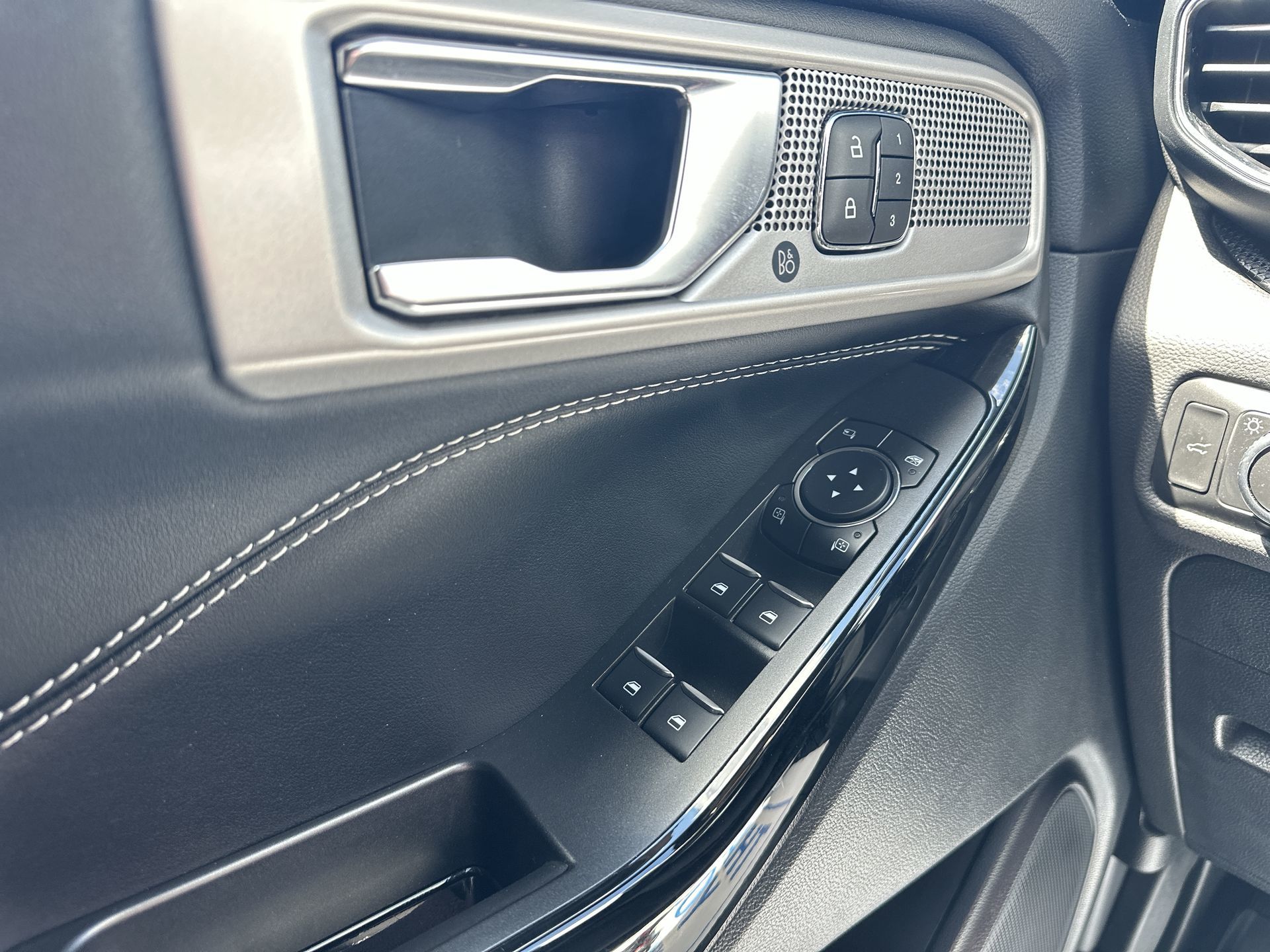 2022 Ford Explorer in Toronto, Ontario