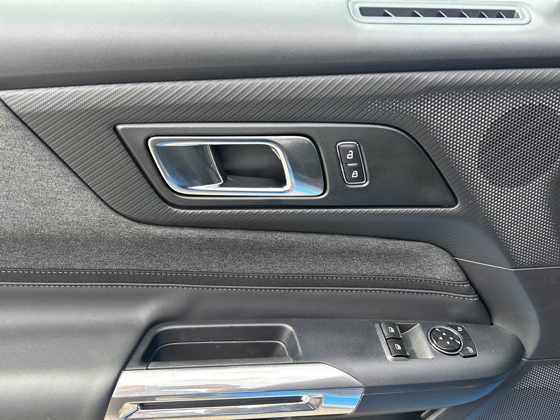 2025 Ford MUSTANG FASTBACK