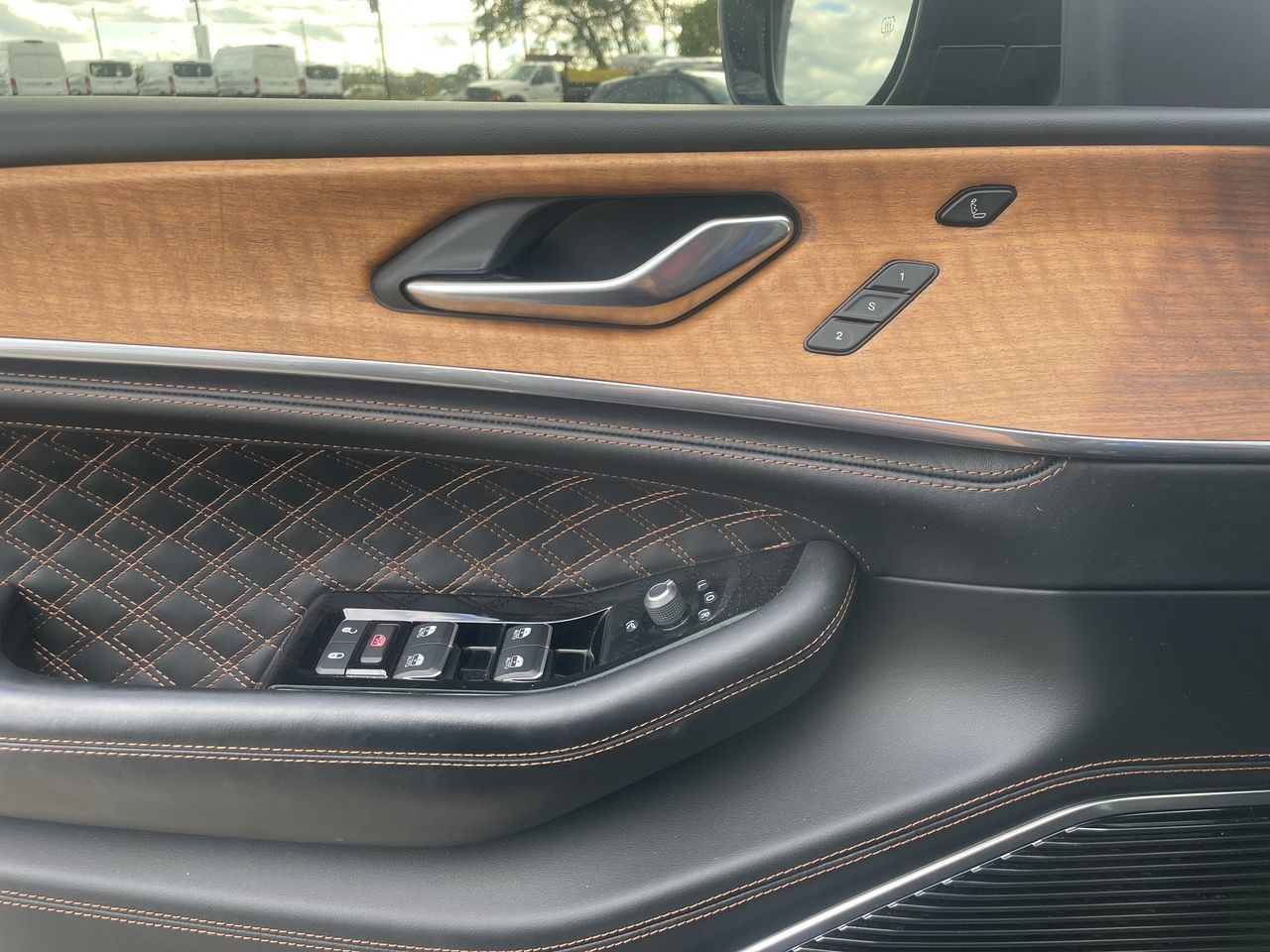 2022 Jeep Grand Cherokee in Toronto, Ontario