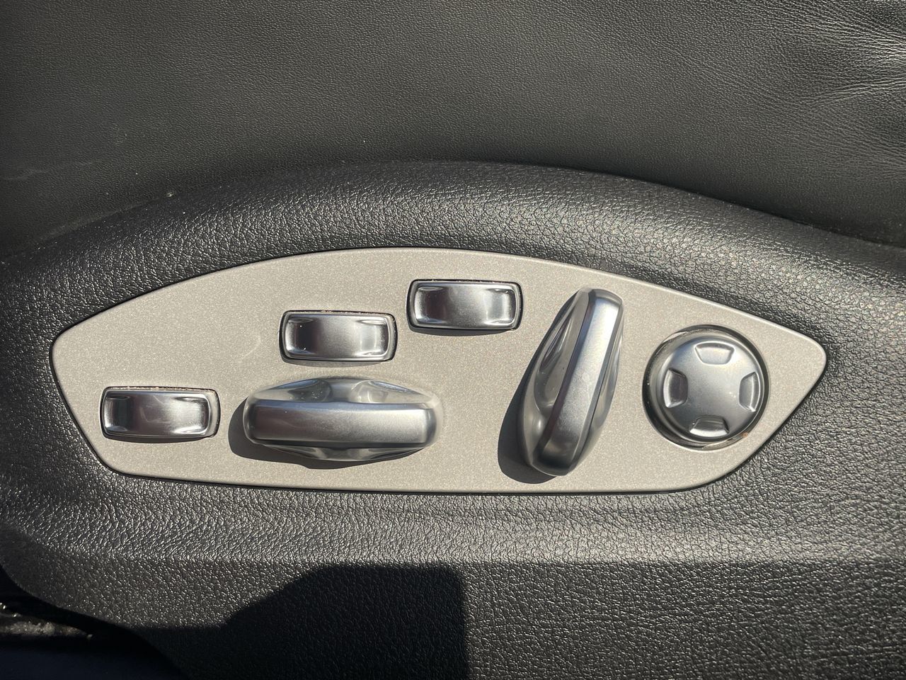 2023 Porsche Macan in Toronto, Ontario