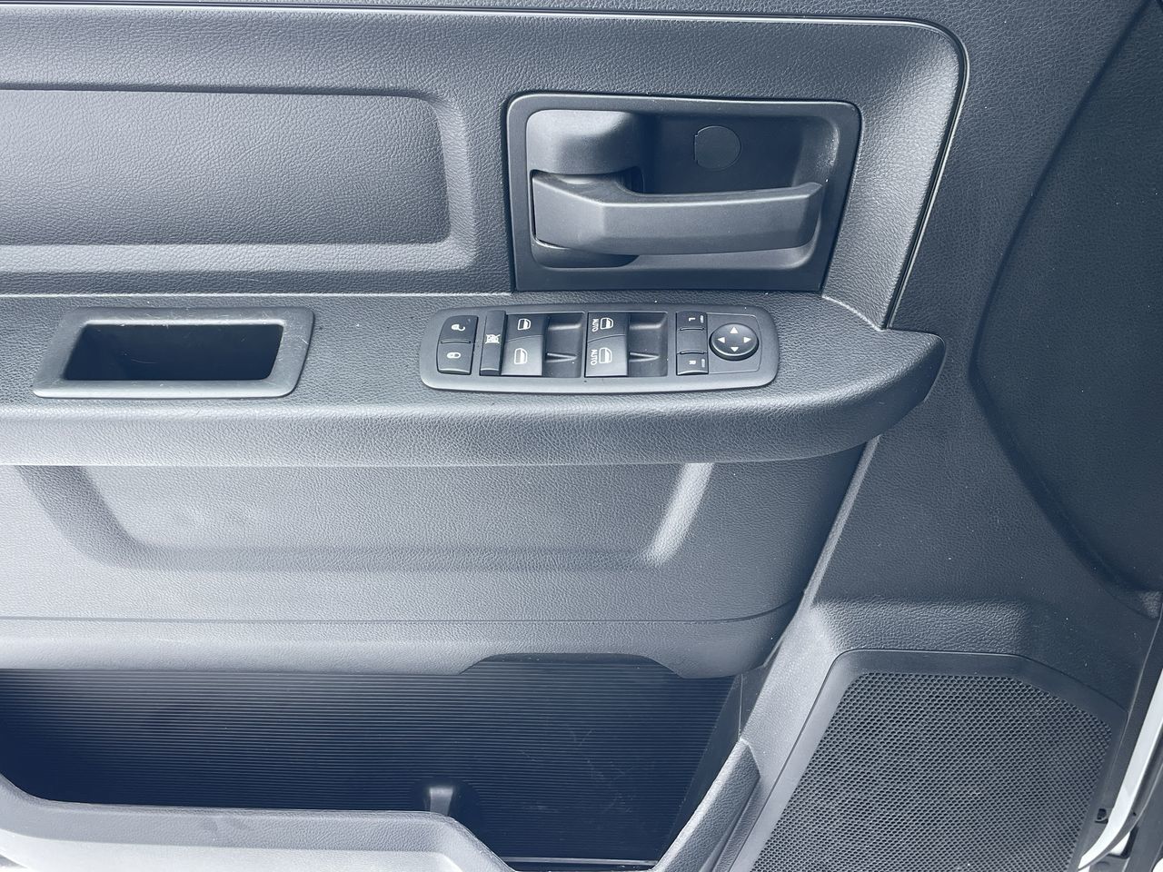 2022 Ram RAM 1500 Classic Crew Cab 4x4 (DS)