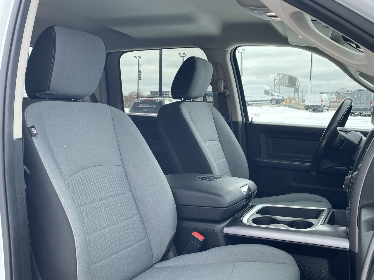 Ram RAM 1500 Classic Crew Cab 4x4 (DS)  2022 à Toronto, Ontario