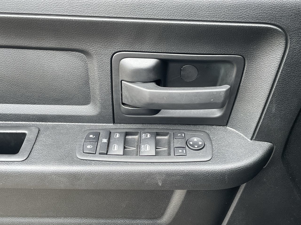 2023 Ram RAM 1500 Classic Crew Cab 4x4 (DS)