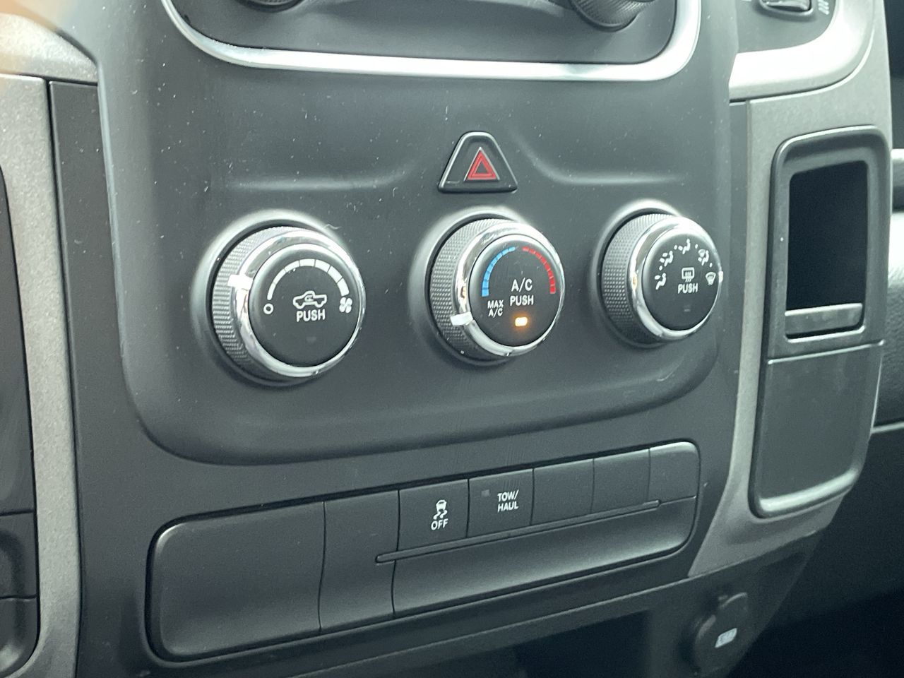 2023 Ram RAM 1500 Classic Crew Cab 4x4 (DS)