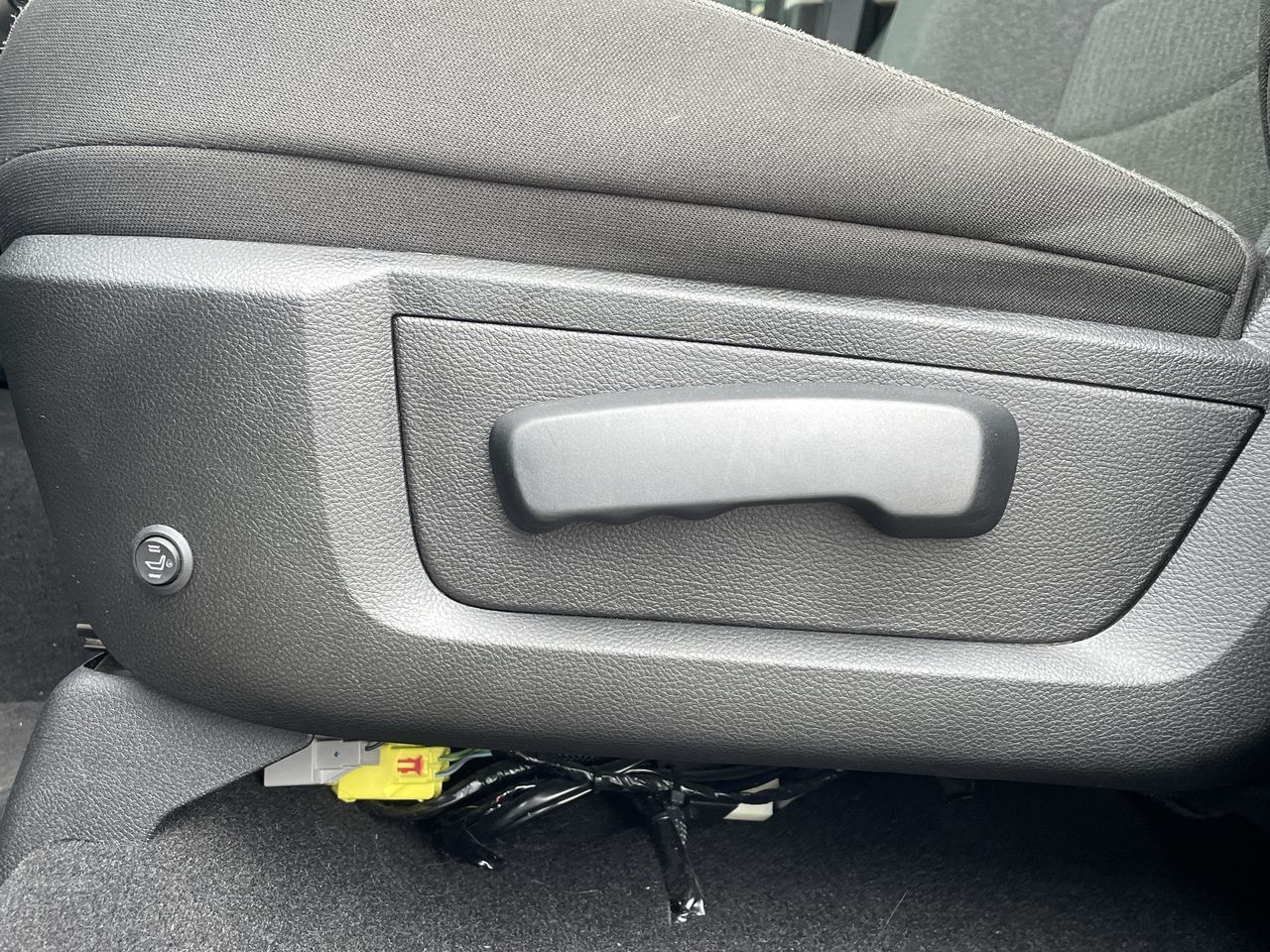 2023 Ram RAM 1500 Classic Crew Cab 4x4 (DS)