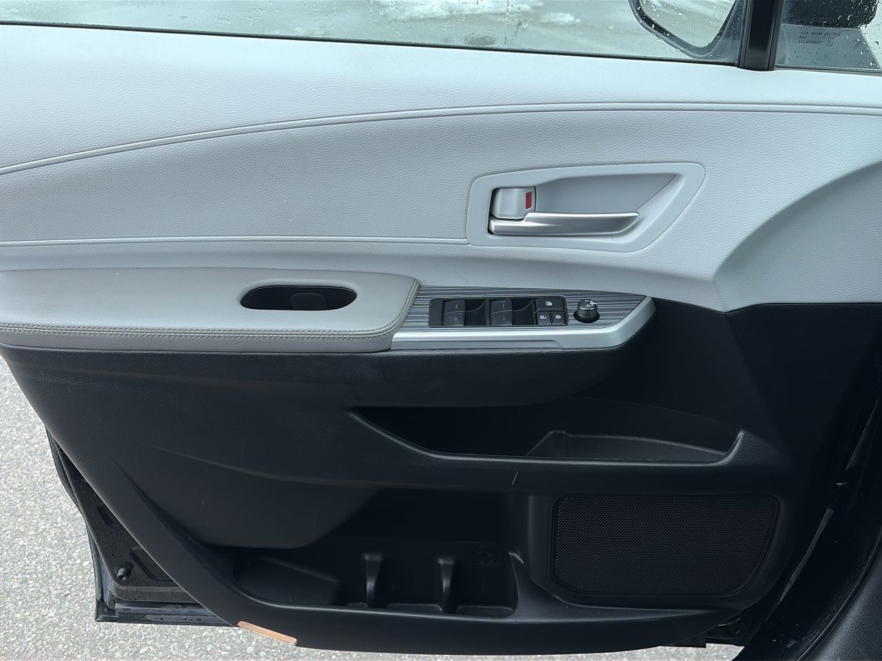 2025 Toyota Sienna Hybrid in Toronto, Ontario